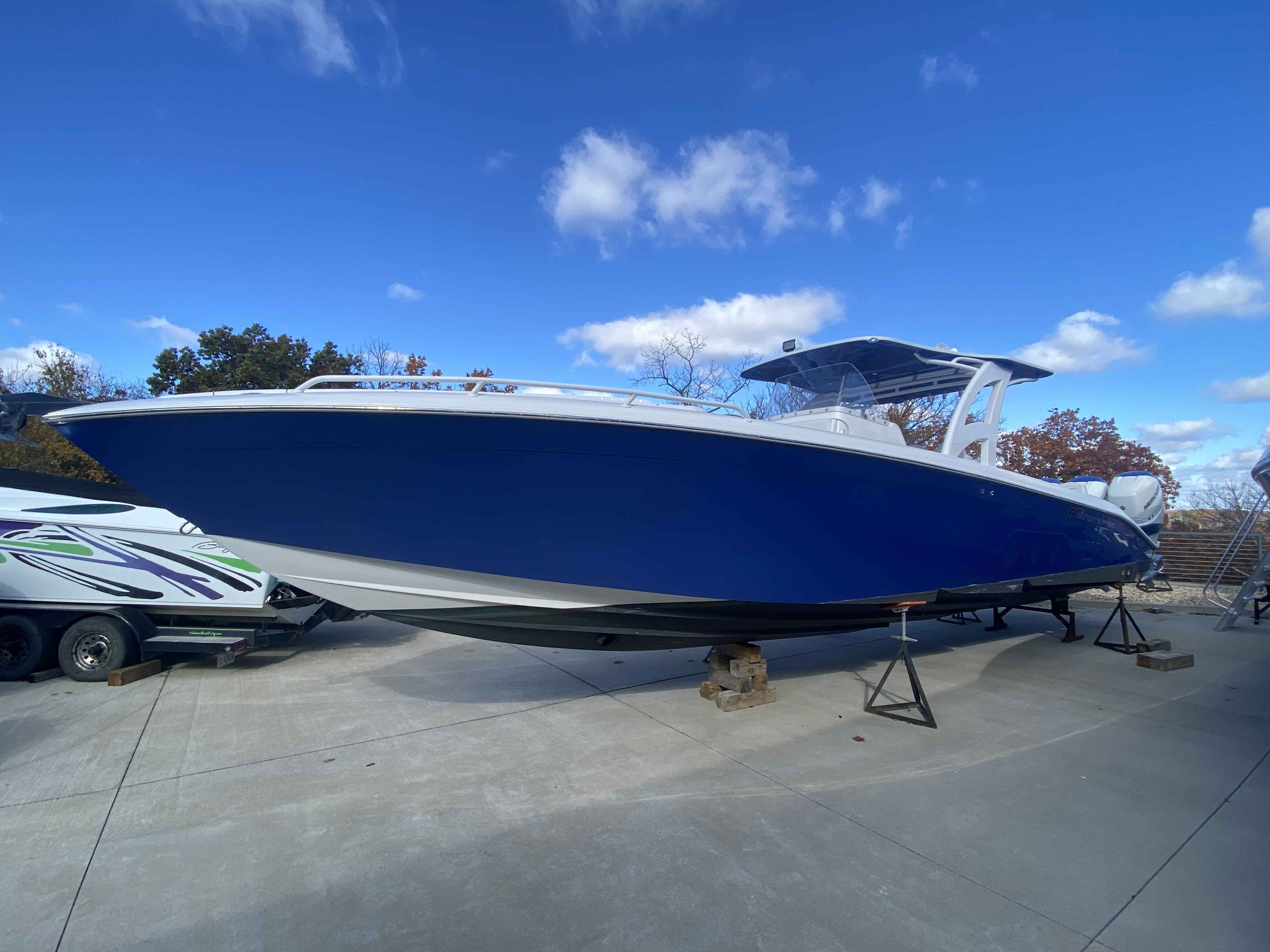 2017 Midnight Express 39 Cuddy  - Image 4