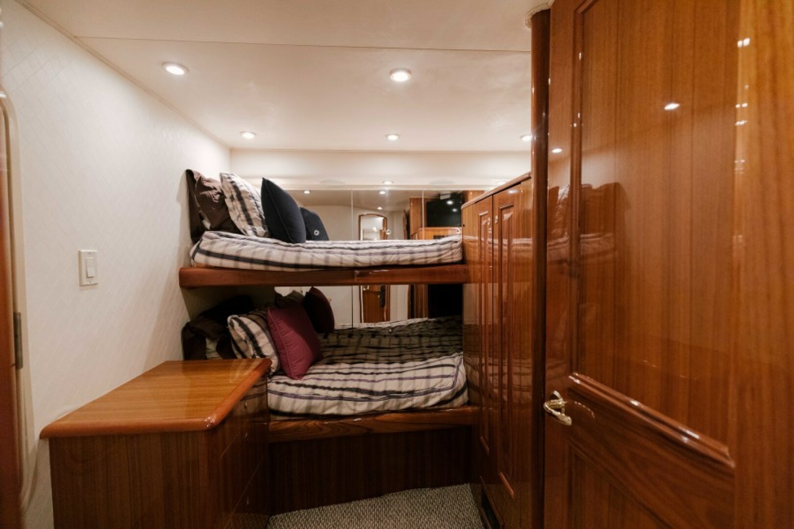 2006 Viking 74 Enclosed Bridge - Image 33