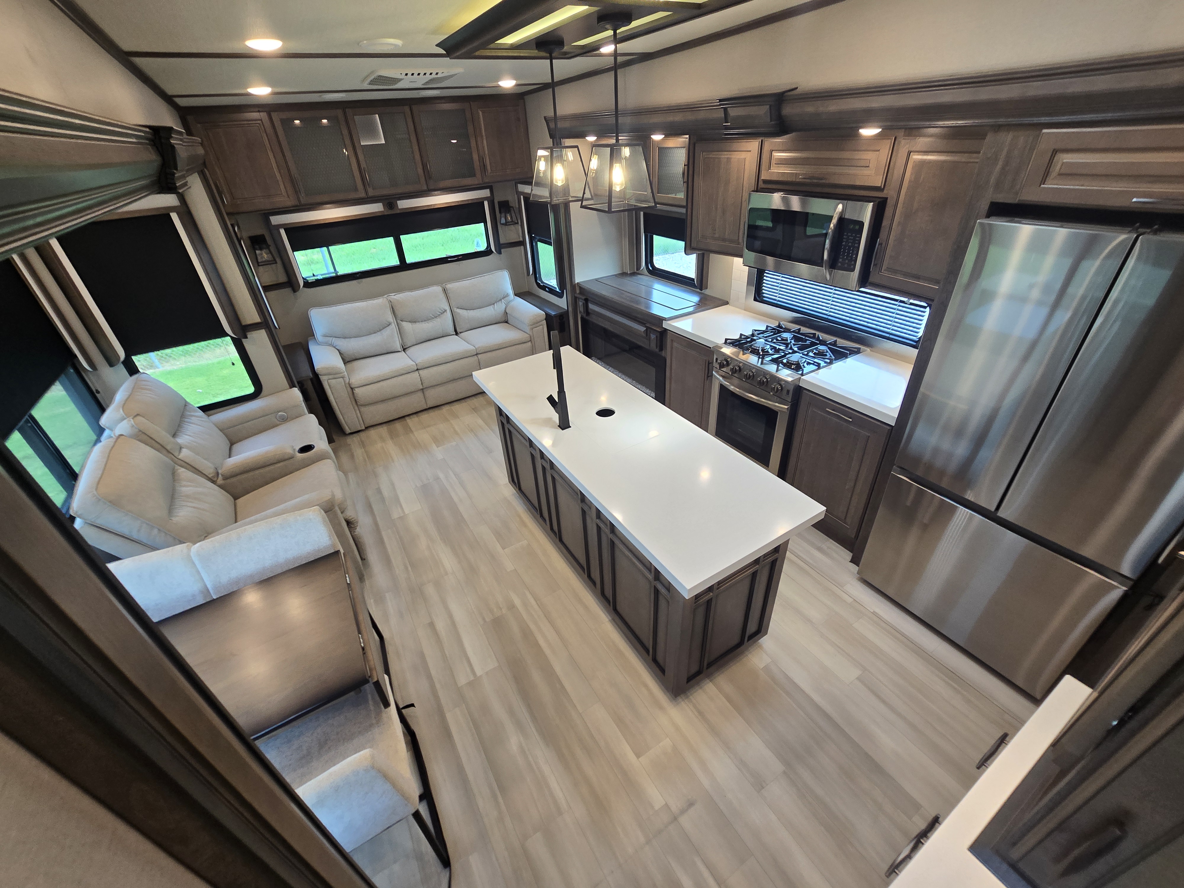 2021 GRAND DESIGN SOLITUDE 310GK - Image 3