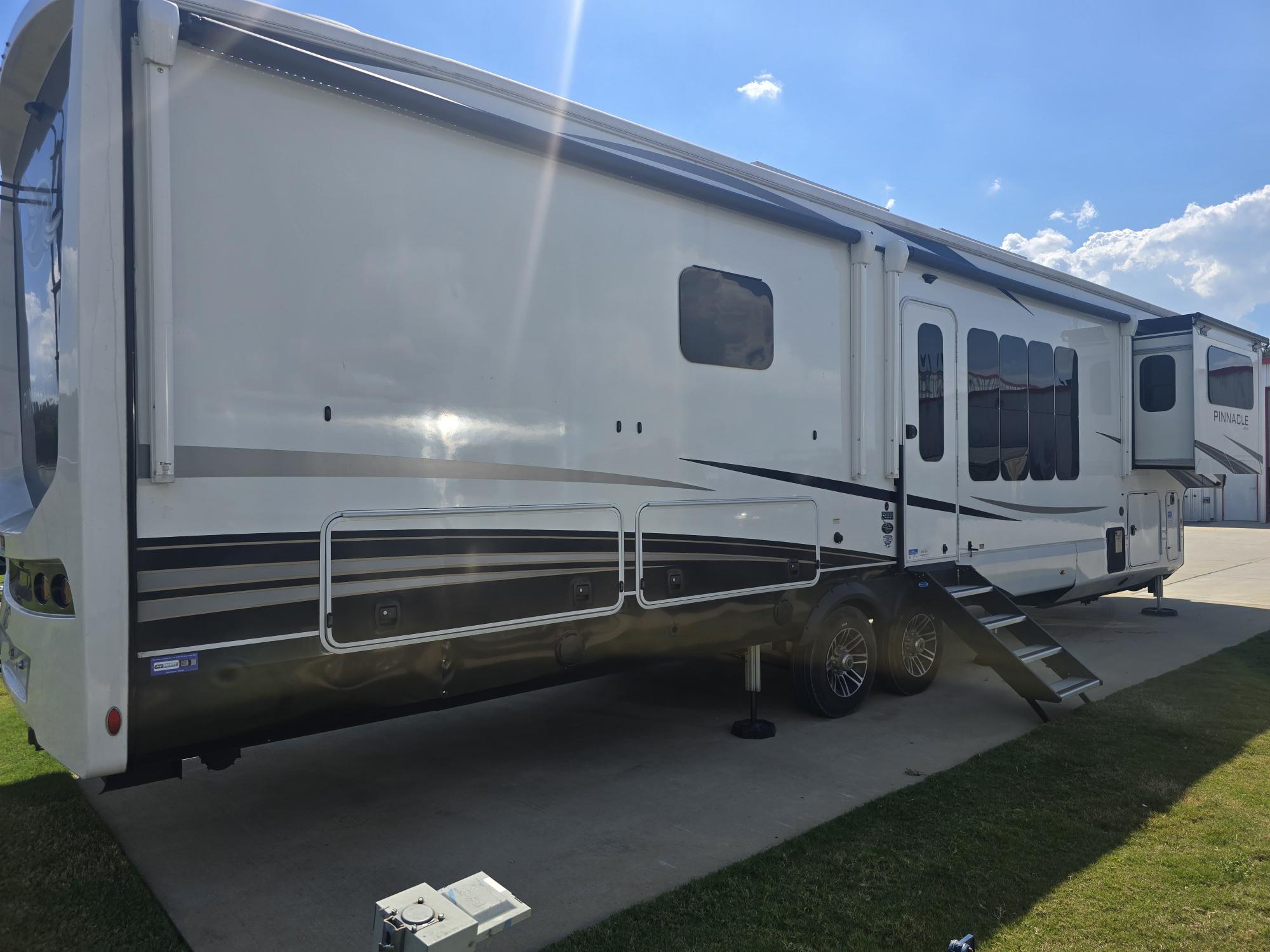 2025 JAYCO PINNACLE 38FLGS - Image 21