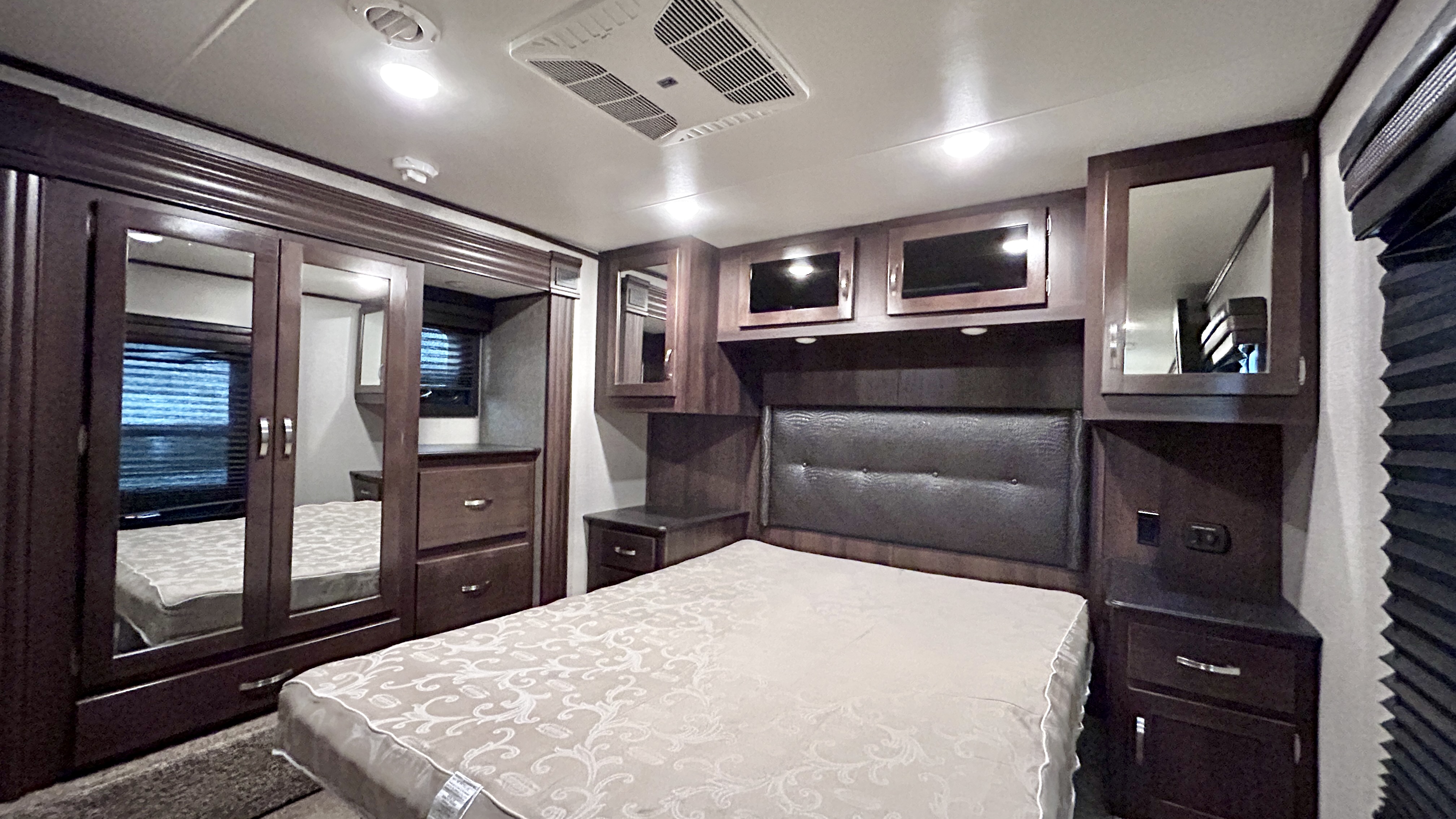 2019 Jayco Talon 403T - Image 20