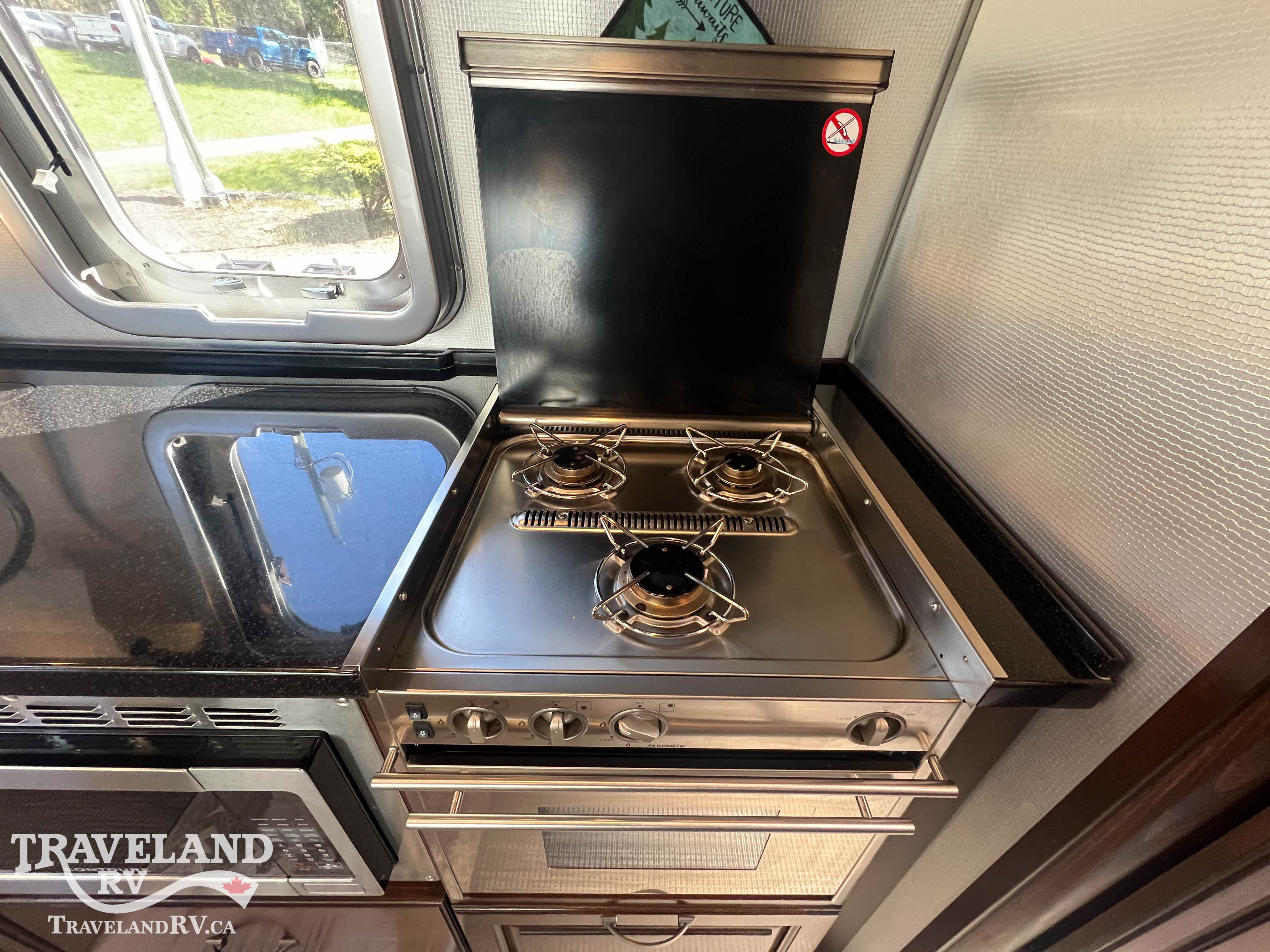2020 Airstream Classic 30RB Twin - Image 9