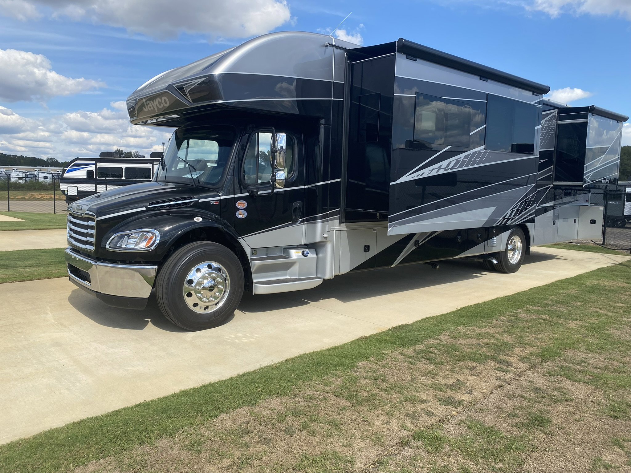 2026 JAYCO SENECA 37M - Image 2