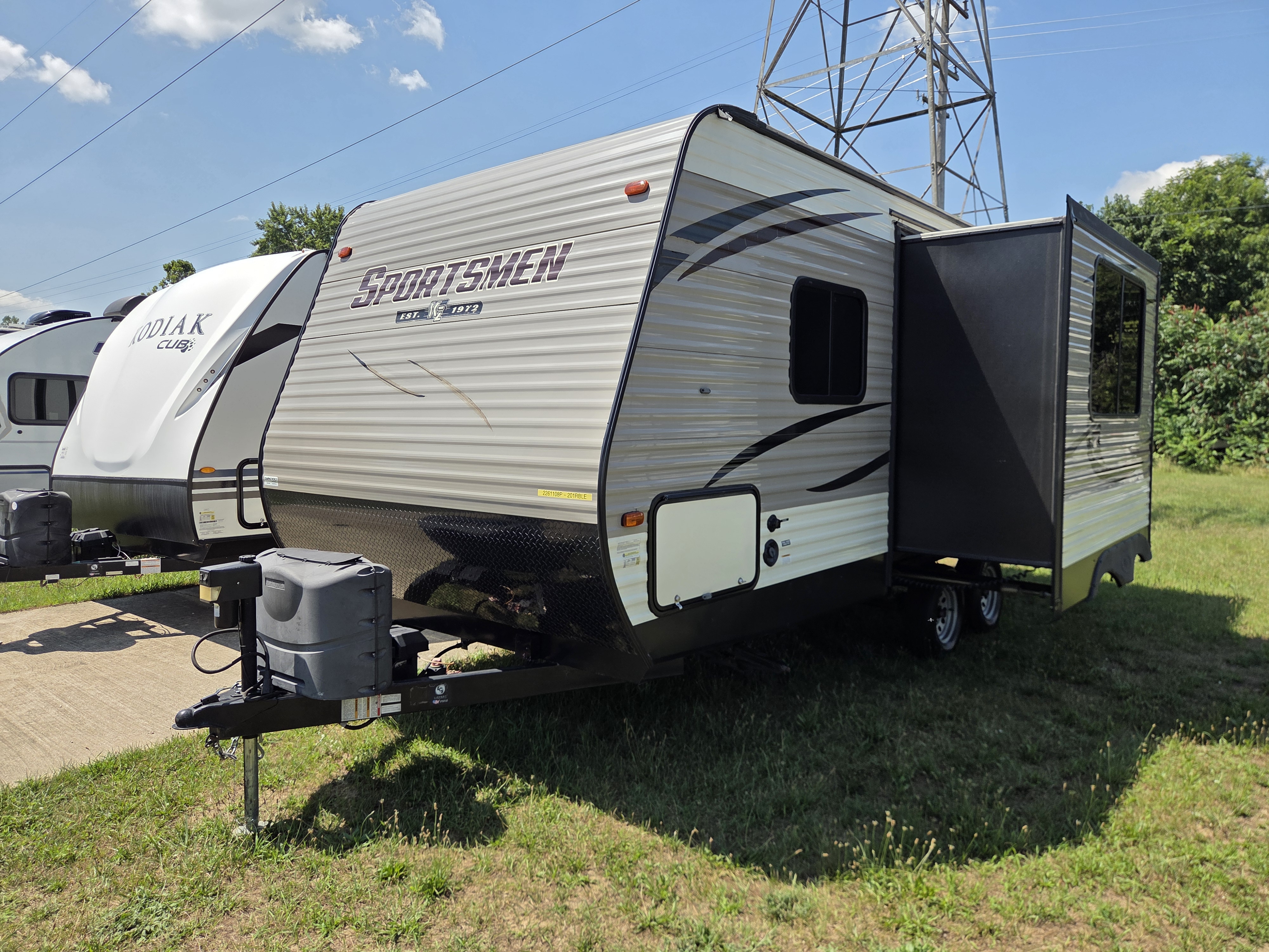 2018 KZ RV Sportsmen LE 201RBLE - Image 4
