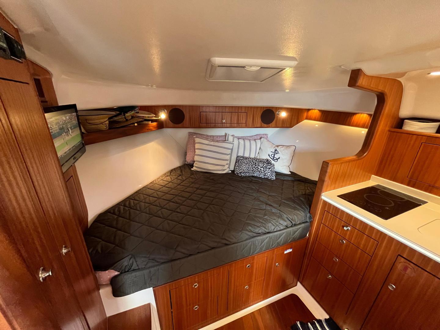 2016 Pursuit OS 385 Offshore - Image 25