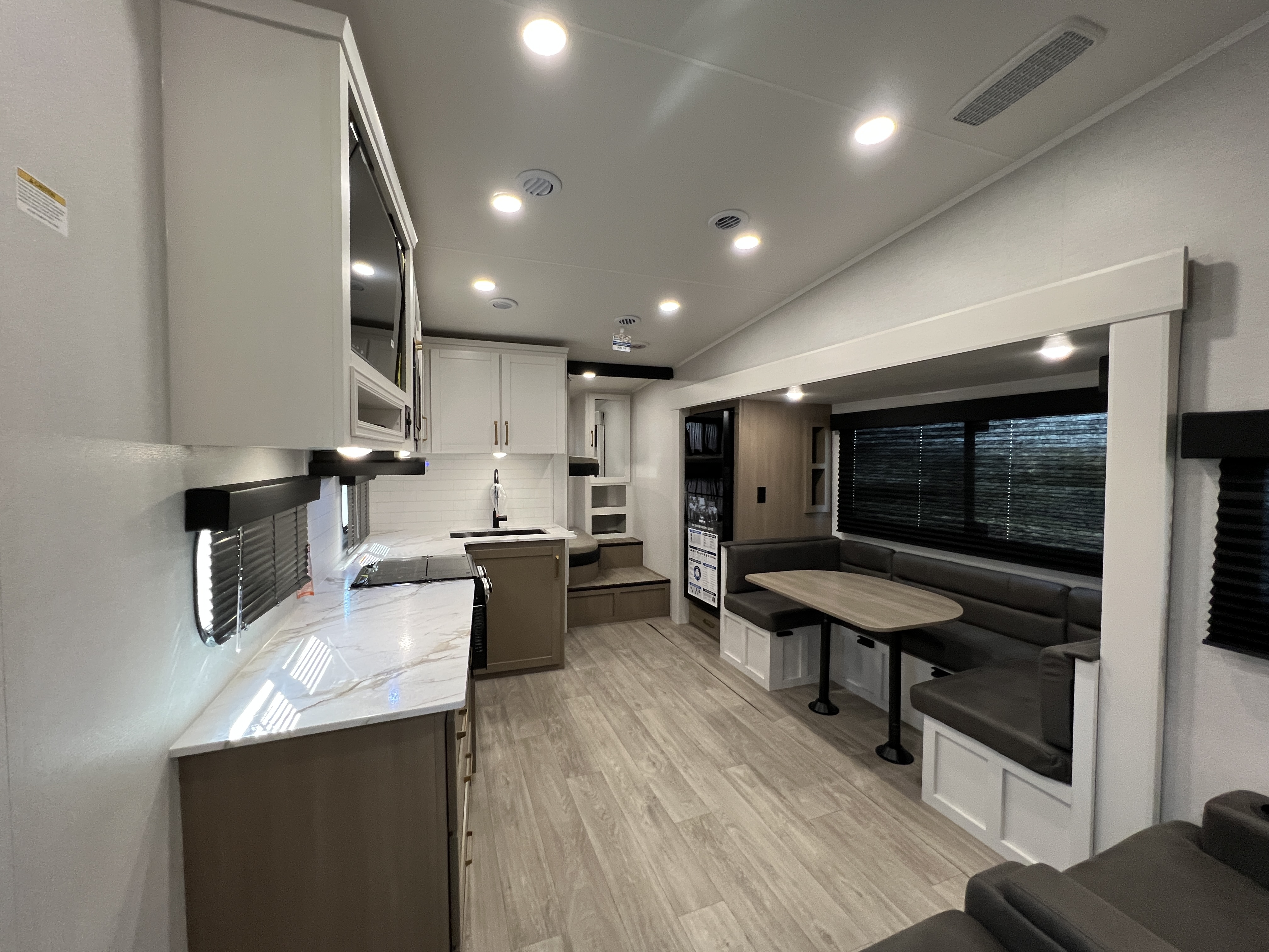 2027 Jayco Eagle SLE 28BHU - Image 3