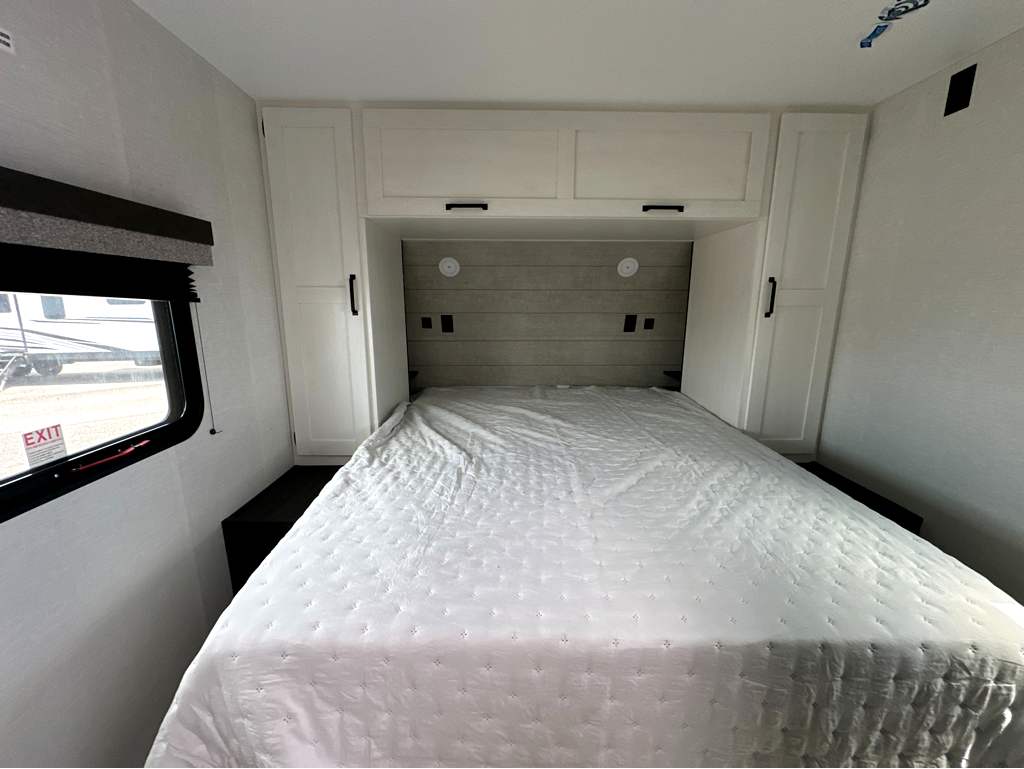 2027 VENTURE RV SIENNA 311VDB - Image 23