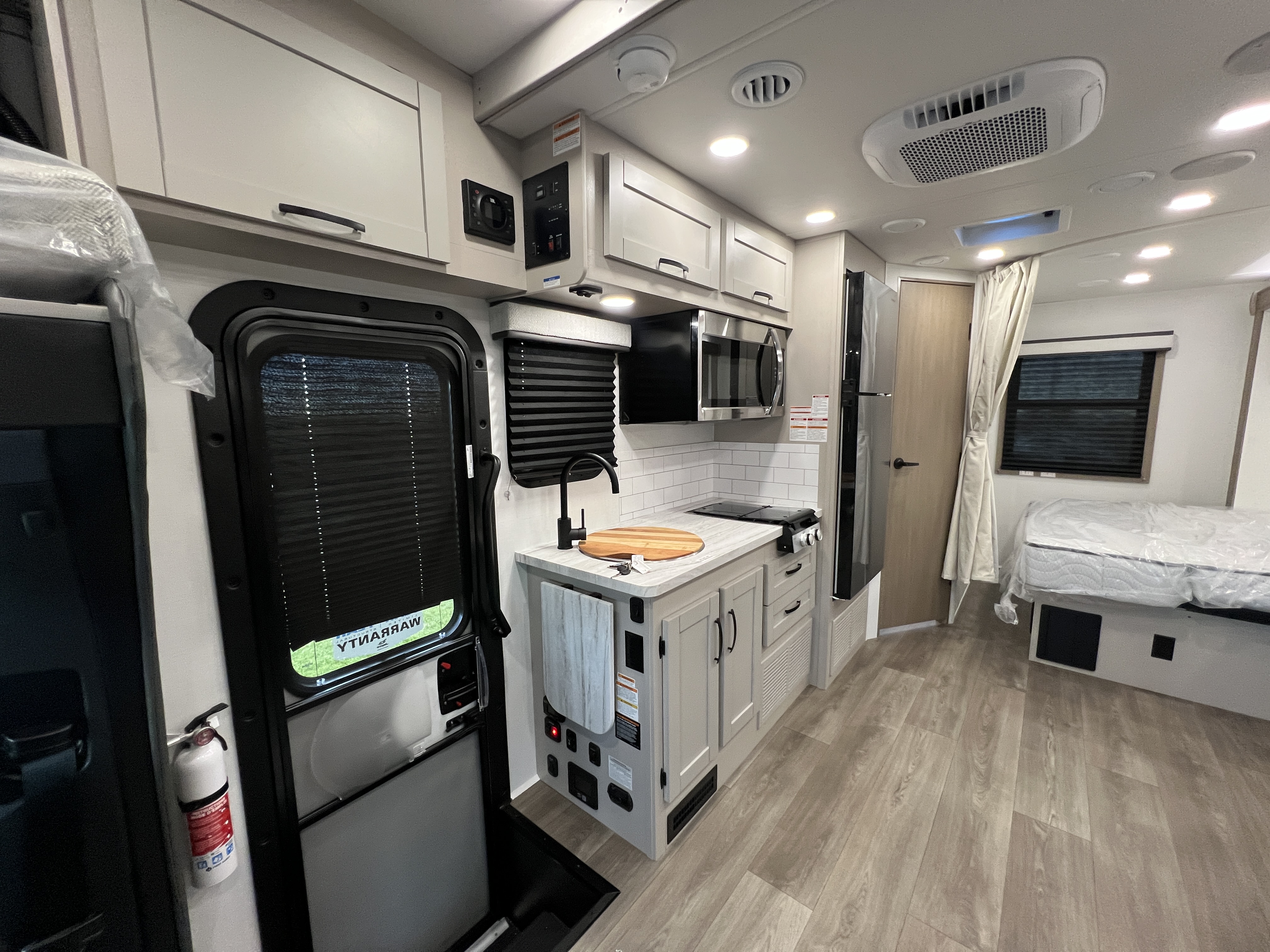 2027 Jayco Melbourne 24L - Image 25
