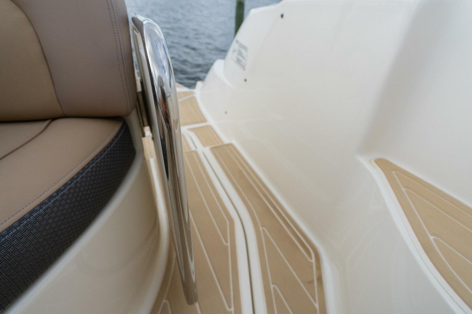 2016 Sea Ray 330 Sundancer - Image 3