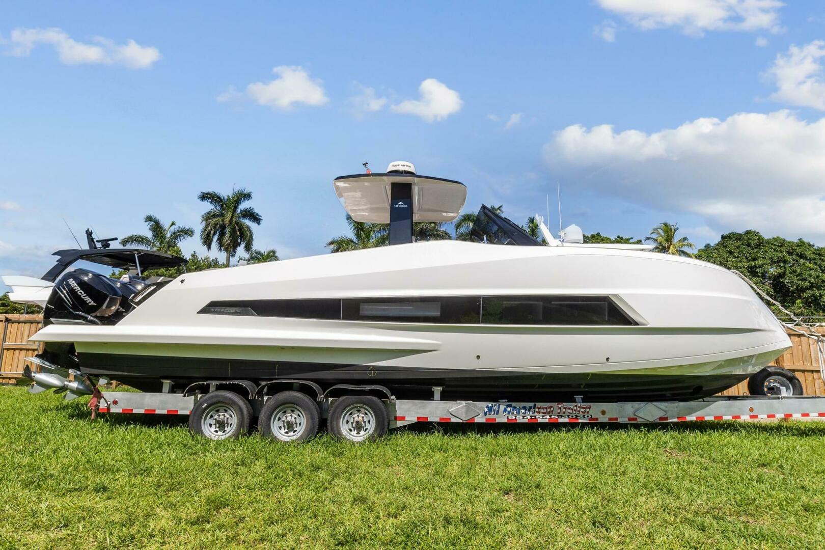 2023 Astondoa 377 Coupe Outboard - Image 5