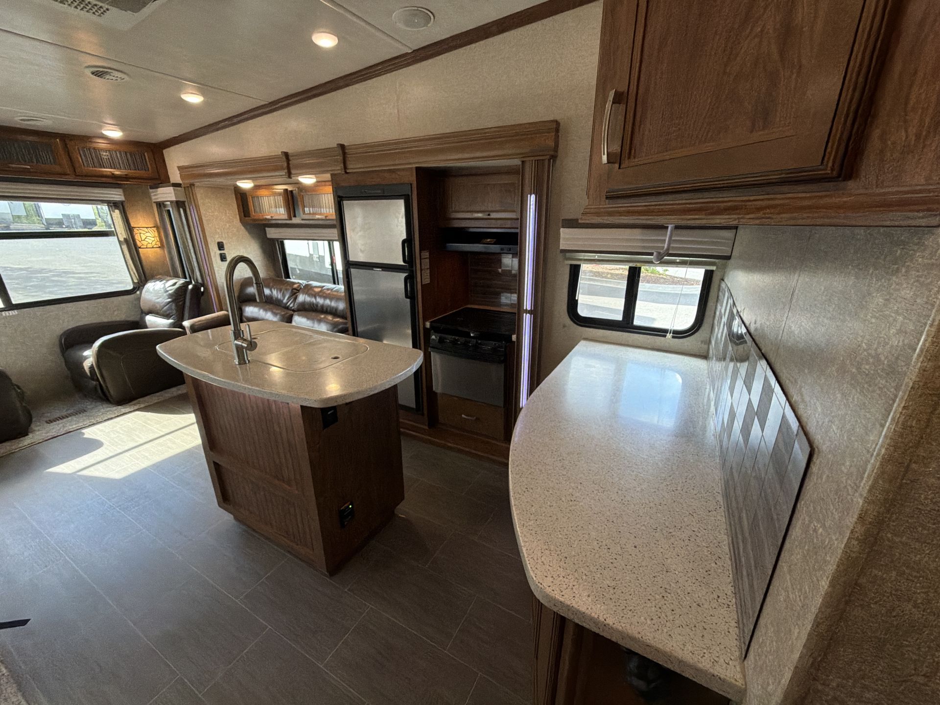 2018 Heartland Sundance XLT SD XLT 289 TS - Image 19