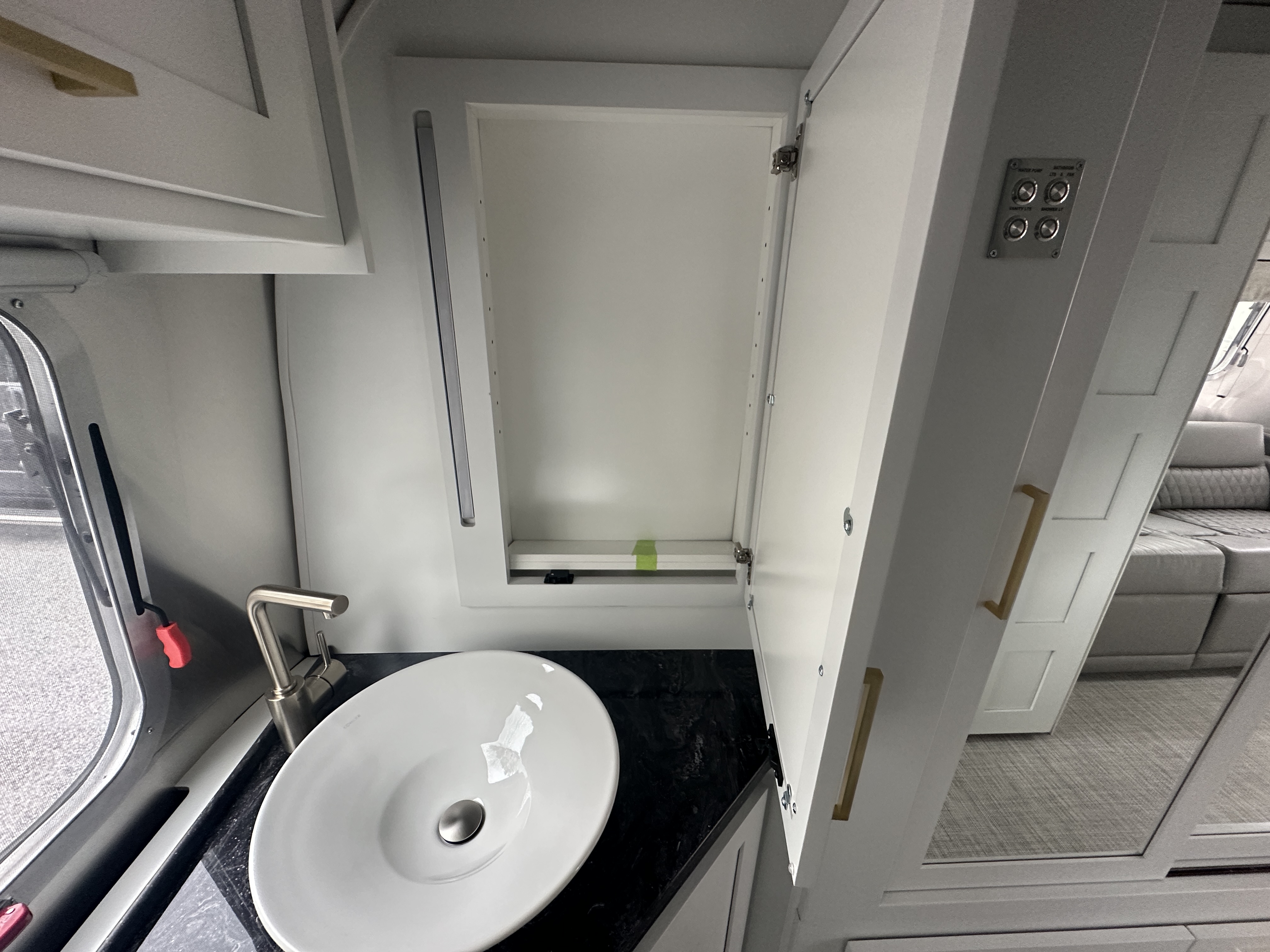 2026 Airstream Classic 33FB - Image 28