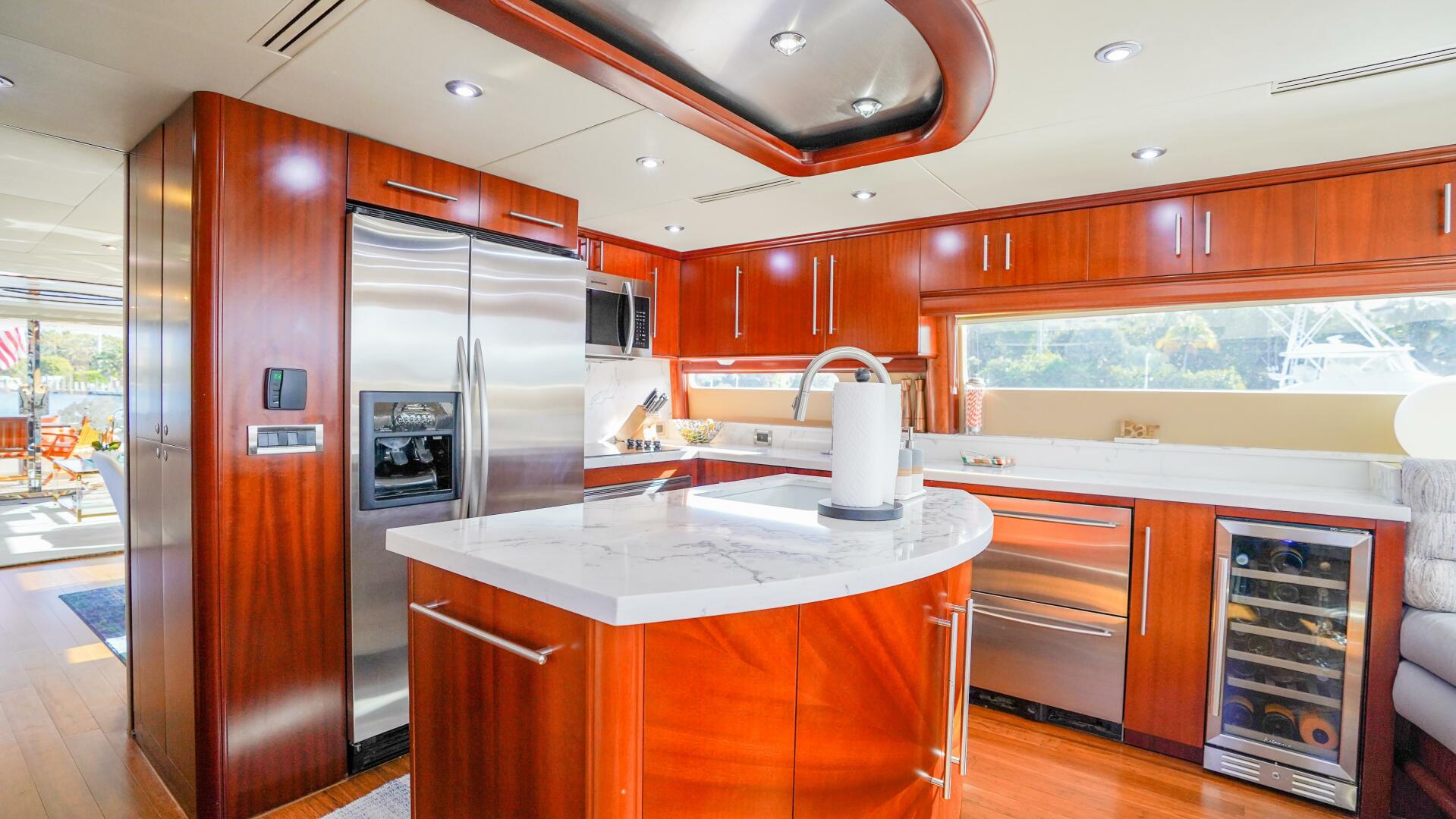 2004 Lazzara Yachts 80 SL - Image 29