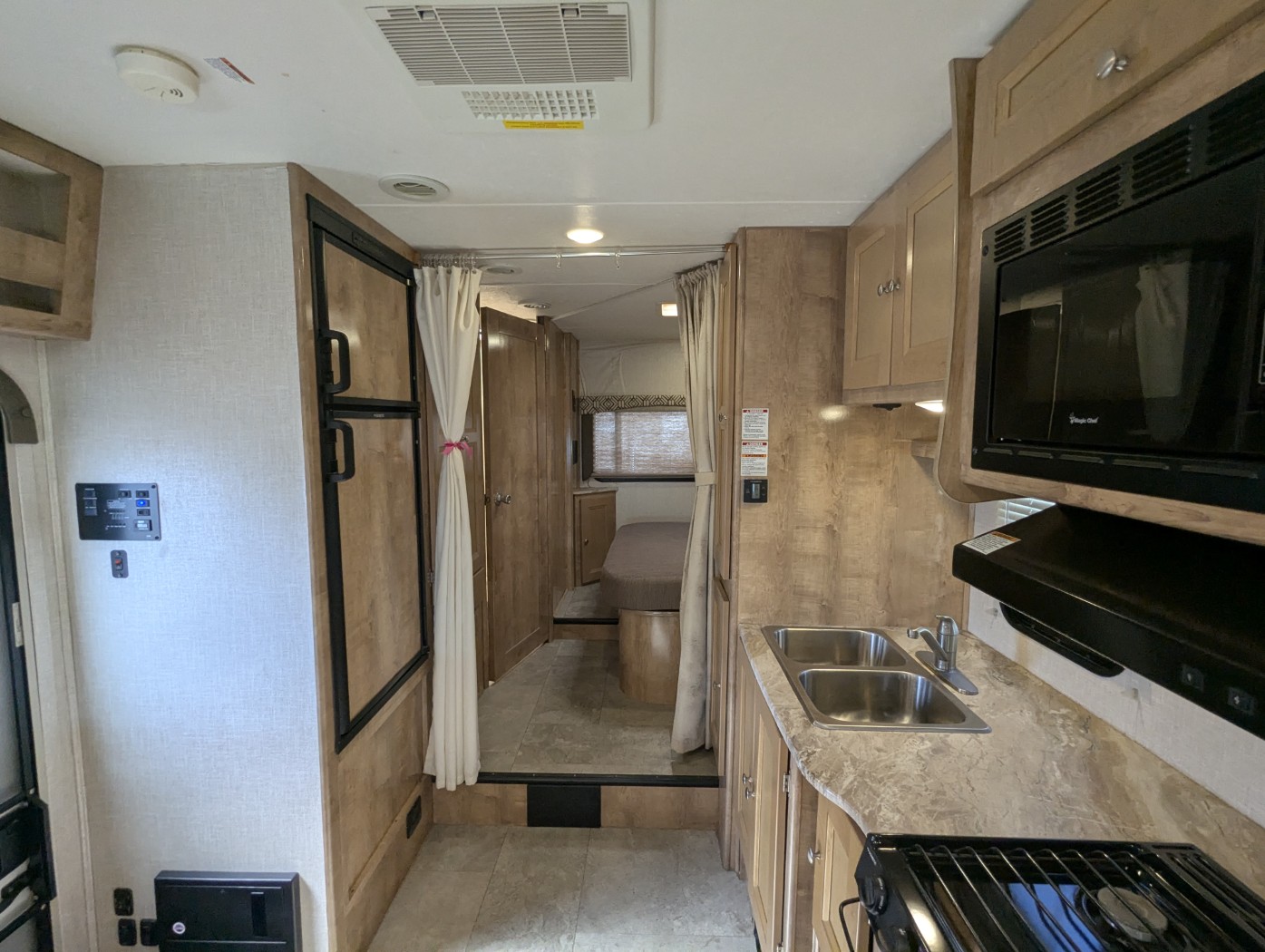 2020 Coachmen Leprechaun 260RS - Image 22