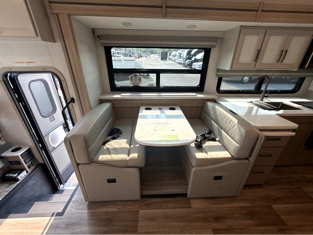 2027 THOR MOTOR COACH HURRICANE 36H - Image 18