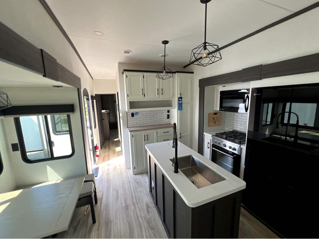 2026 VENTURE RV SPORTTREK 365VFL - Image 9