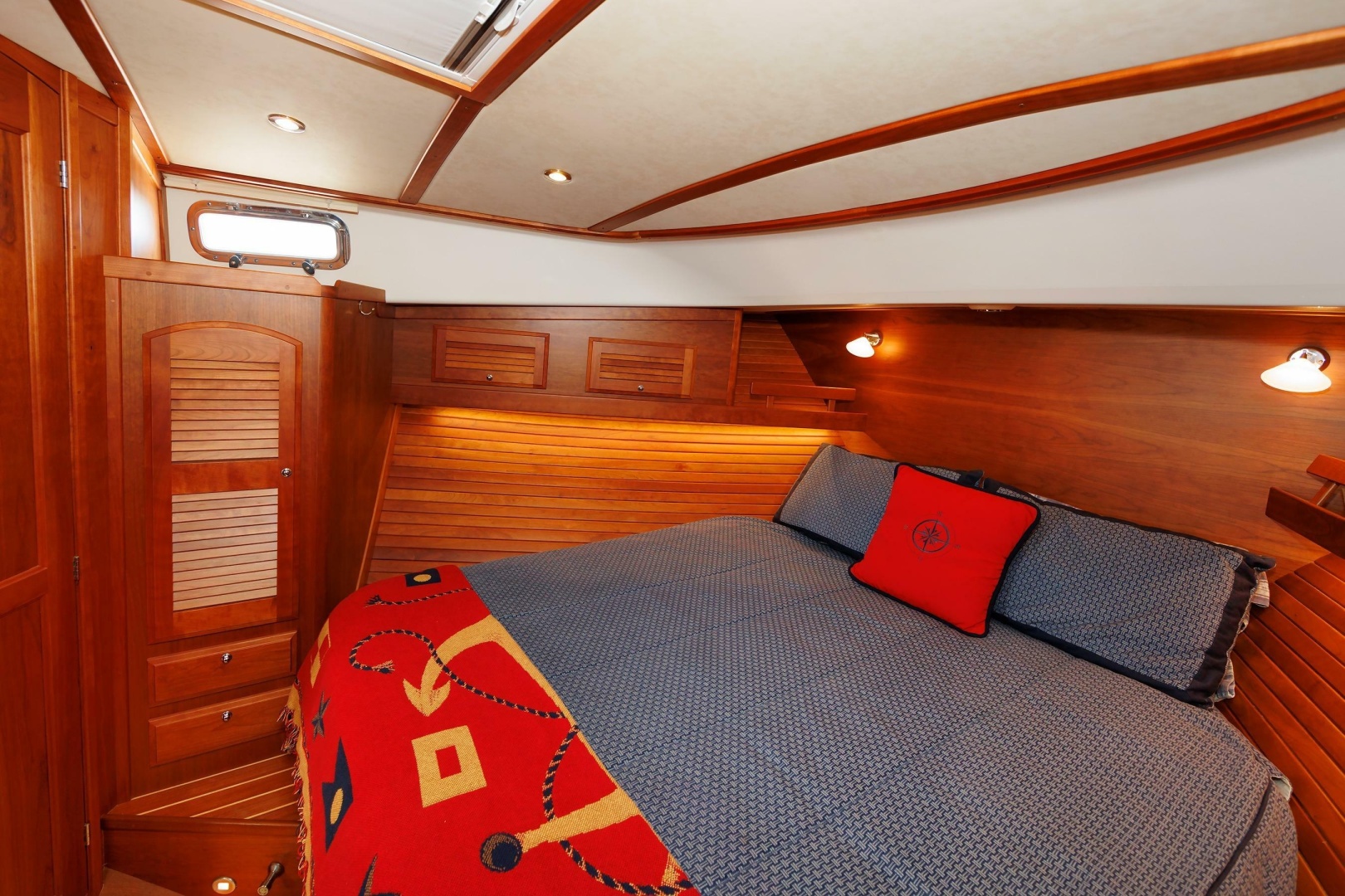 2016 Sabre 42 Fly Bridge Sedan - Image 17