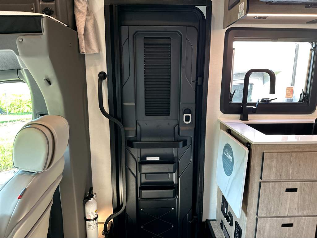 2027 Grand Design Lineage Series M 25FW - Image 27