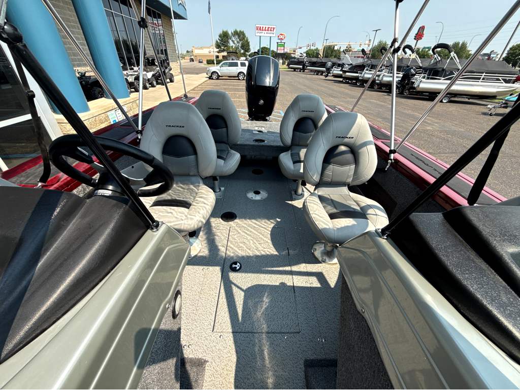 2018 Tracker Targa V18 - Image 24
