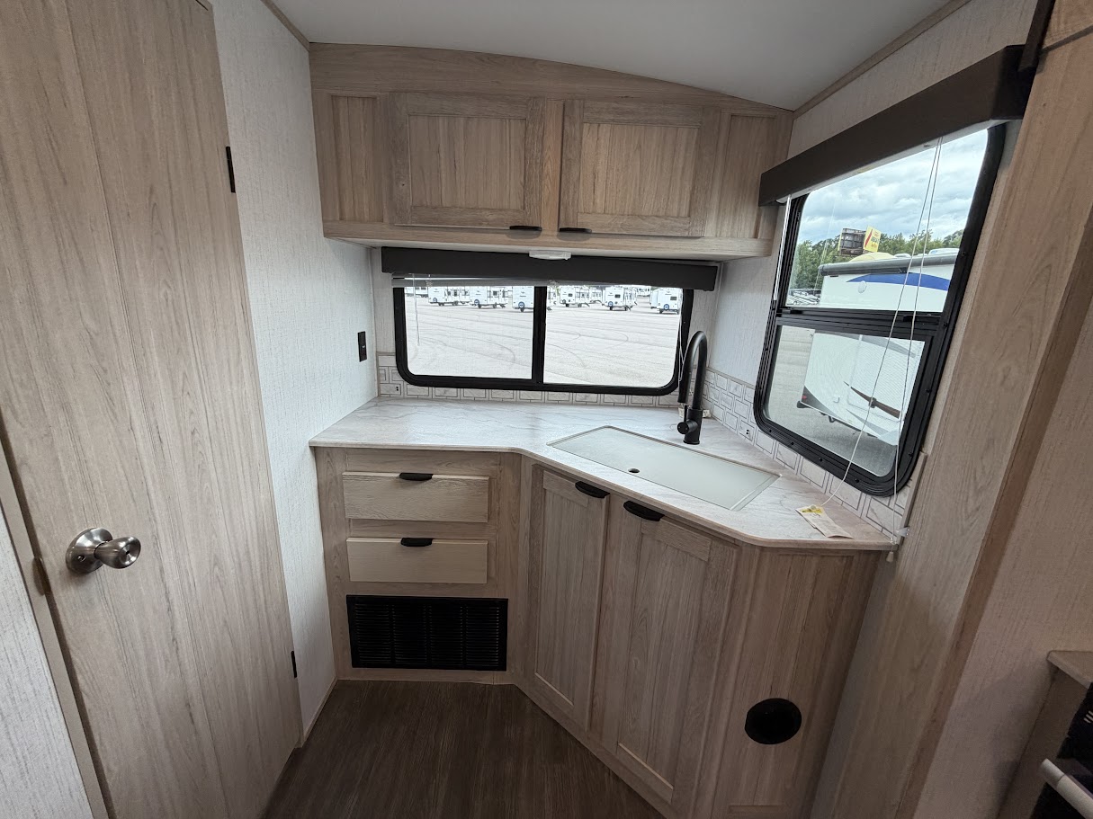 2022 CRUISER RV SHADOW CRUISER 22RKS - Image 21