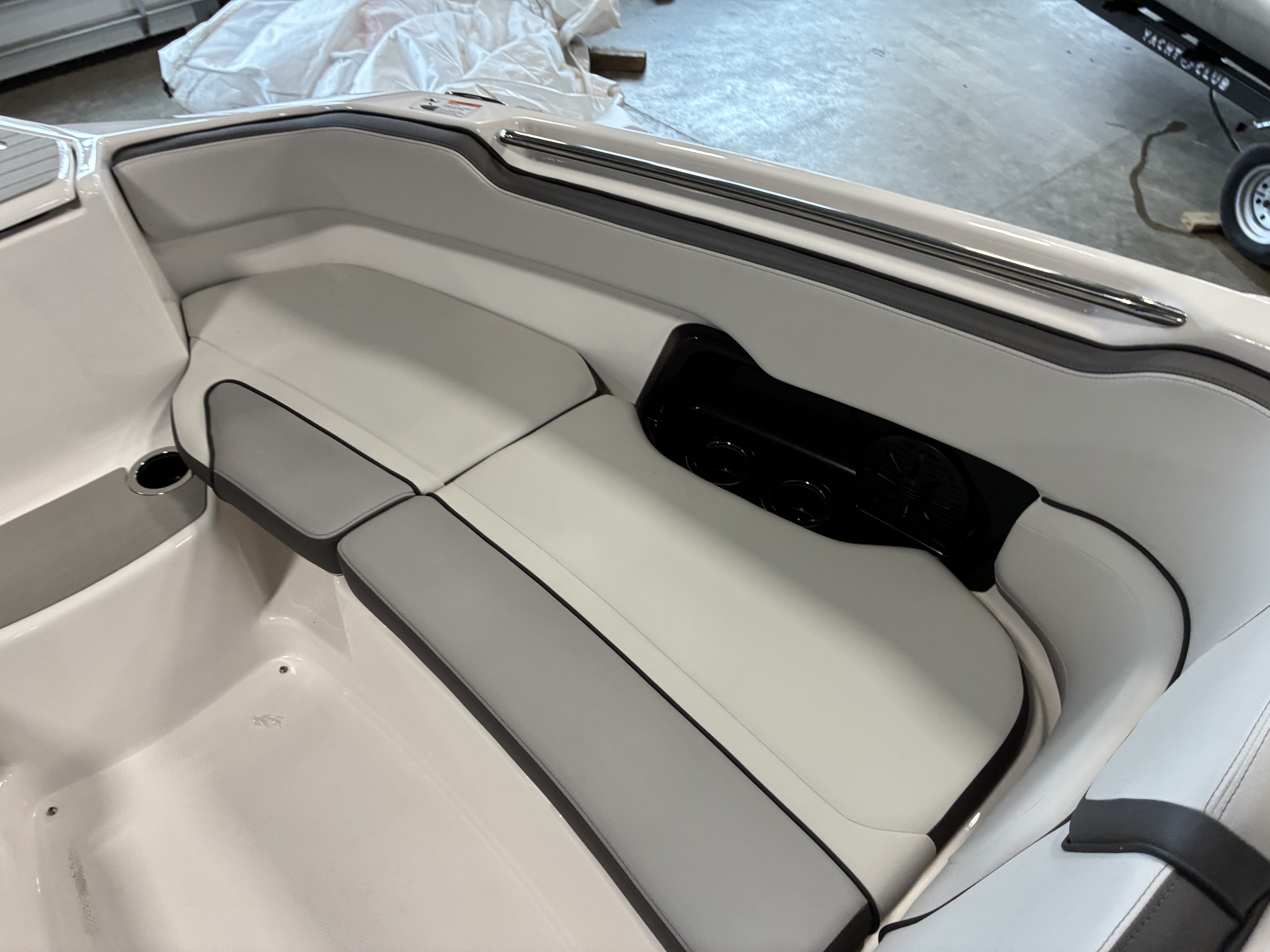 2026 Yamaha Boats AR250 - Image 15