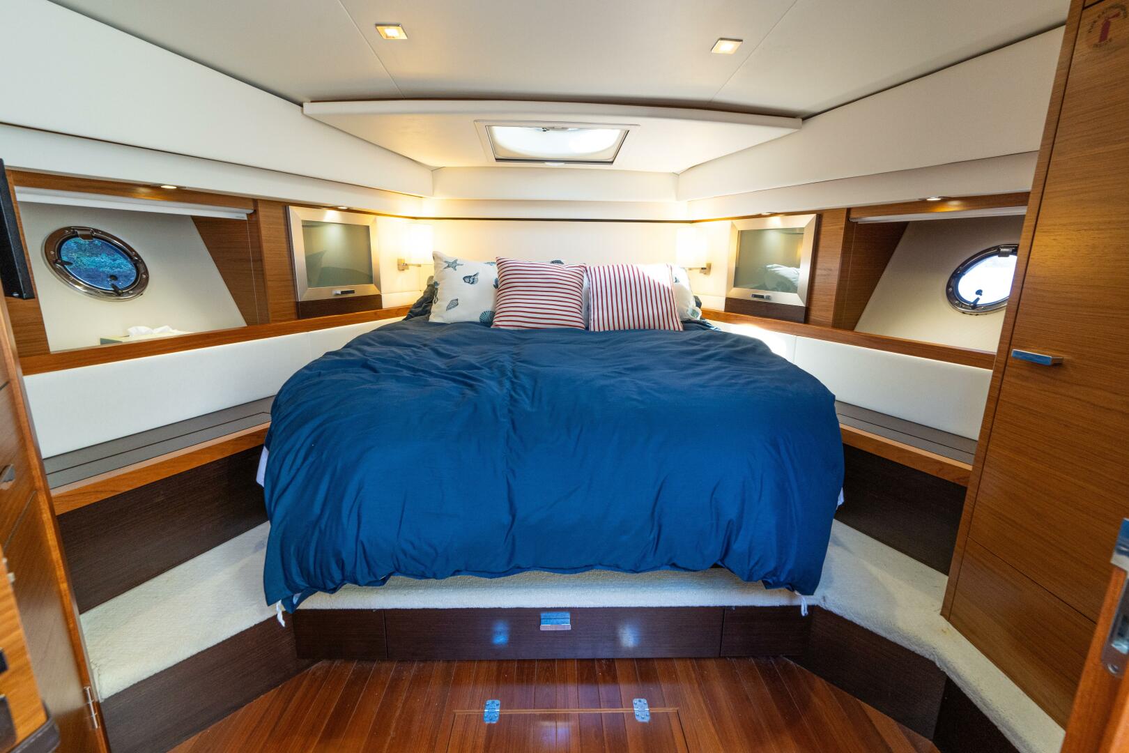 2015 Tiara Yachts 44 Coupe - Image 18