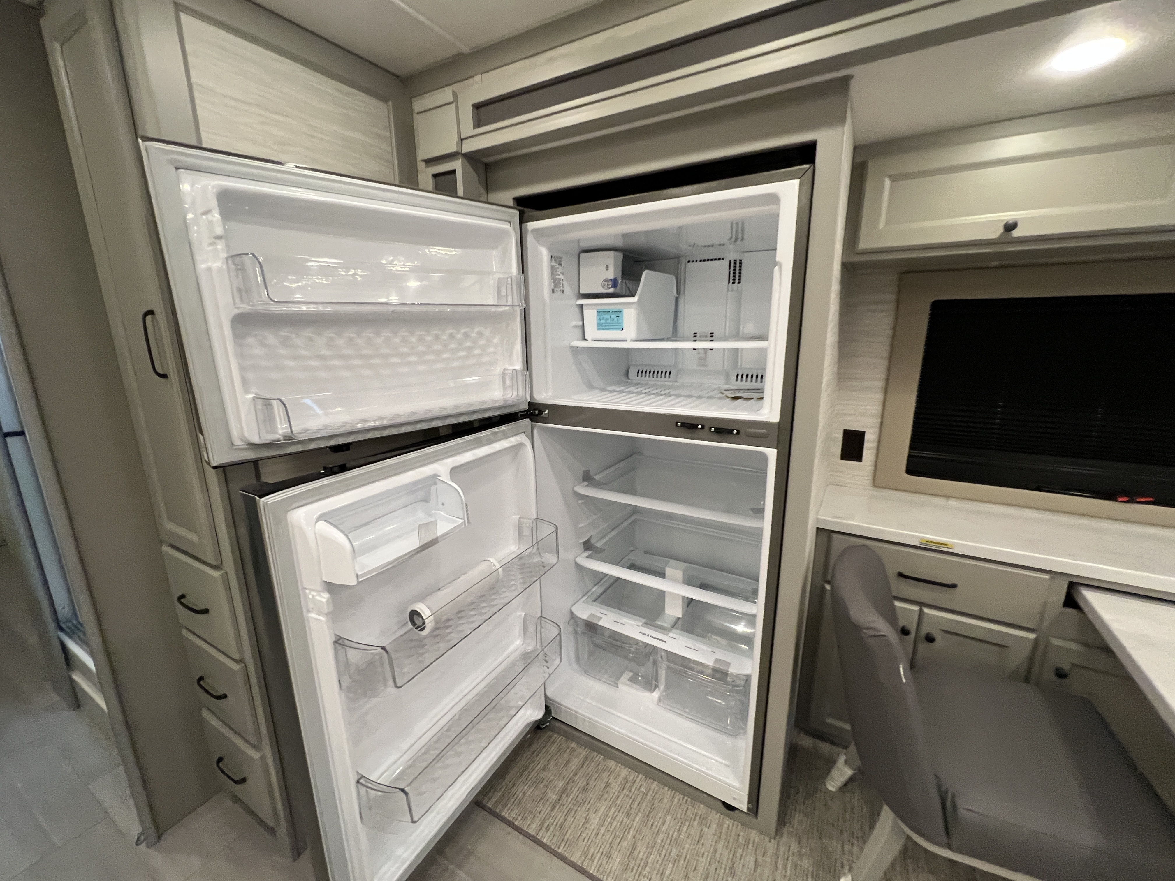 2027 Tiffin Allegro Bay 38 AB - Image 24