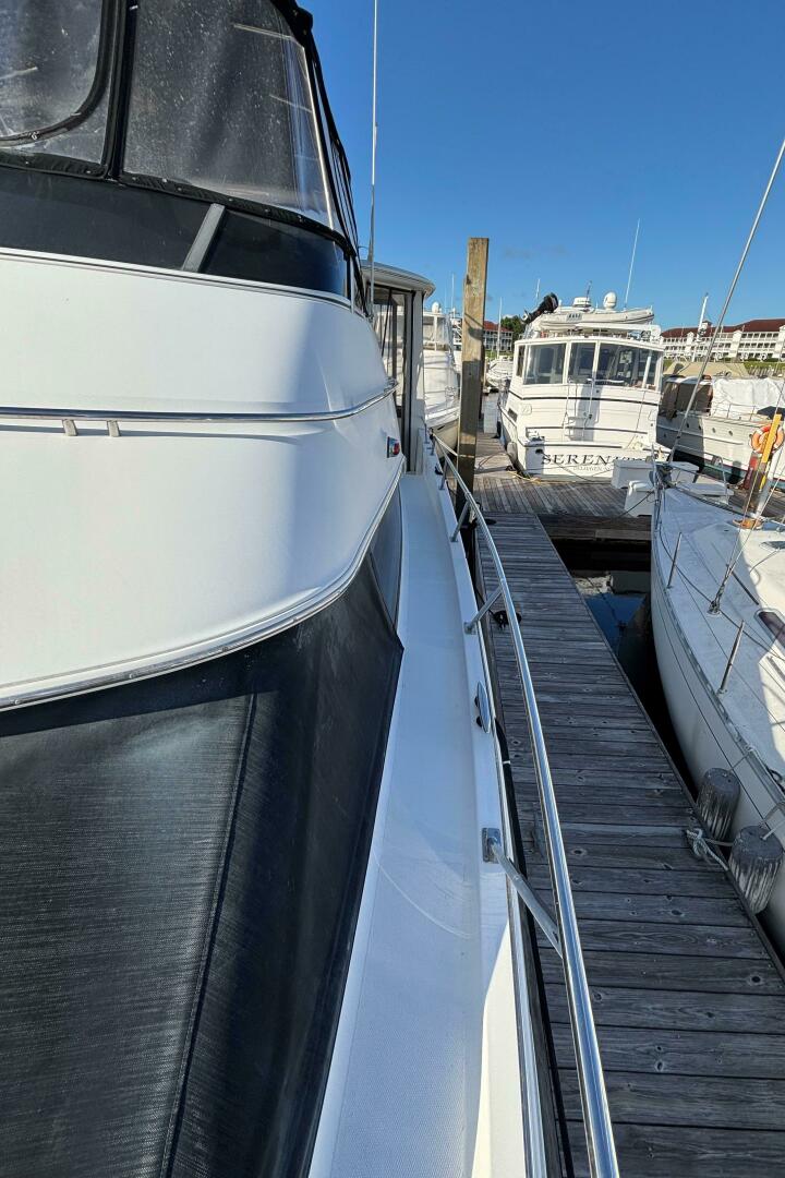 2001 Carver 396 Aft Cabin MY - Image 10