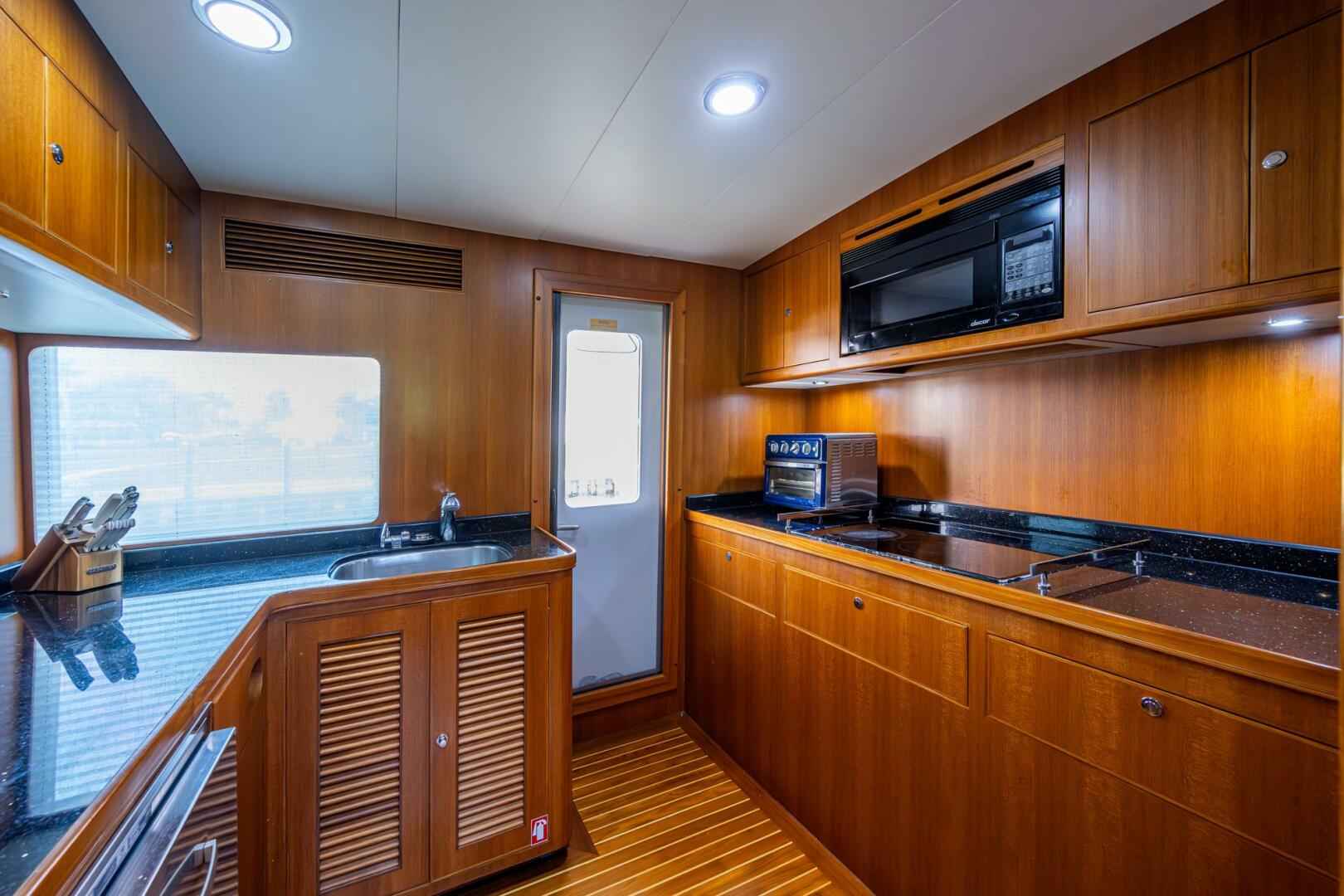 2013 Marlow Explorer Enclosed Bridge (CB) - Image 38
