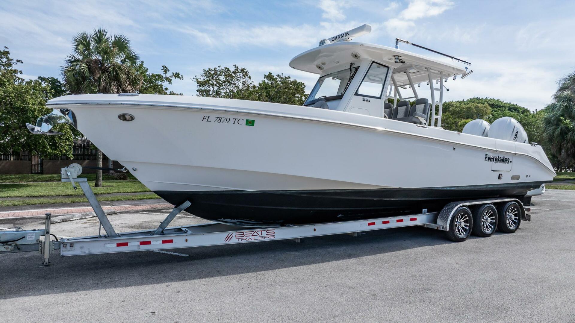 2021 Everglades 335 Center Console - Image 5