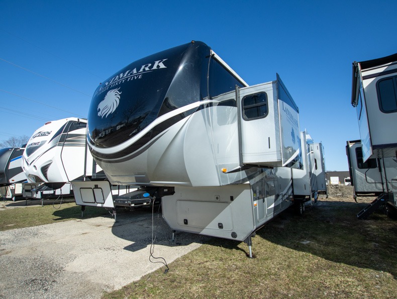 2016 Heartland Landmark 365 LM Charleston - Image 4