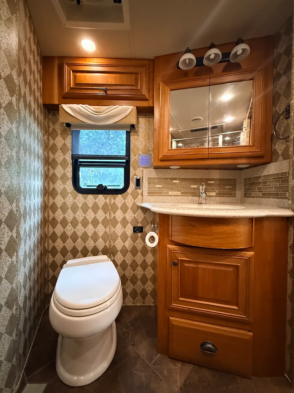 2014 NEWMAR DUTCHSTAR 4364 - Image 22