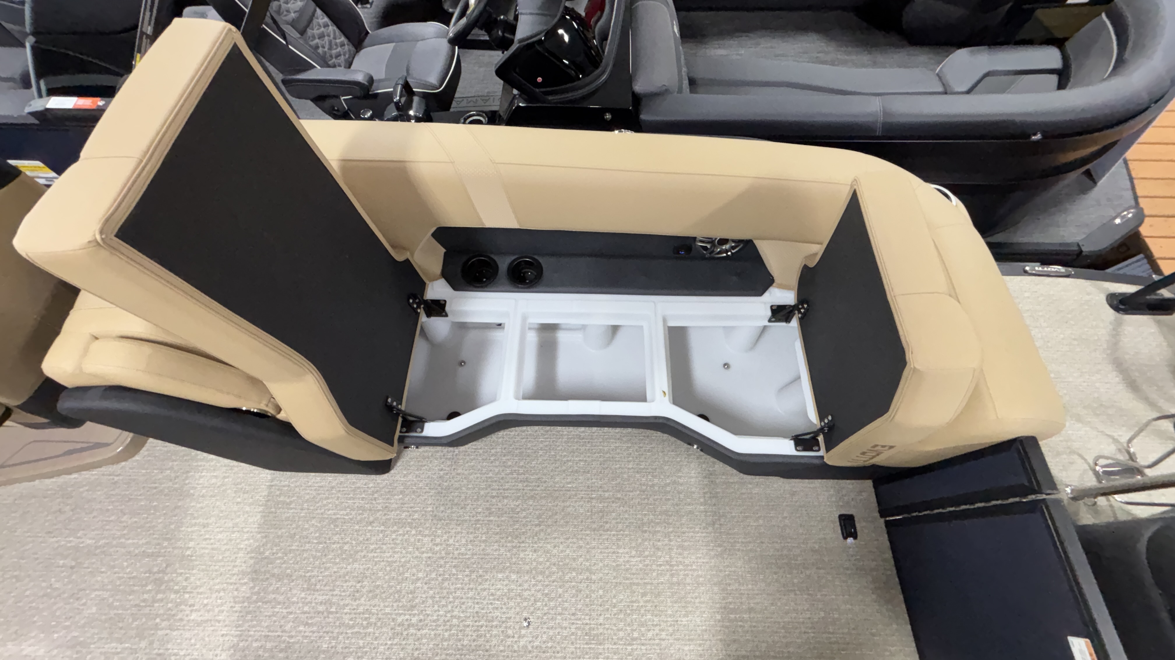 2026 Evotti 525 Quad Lounge - Image 42