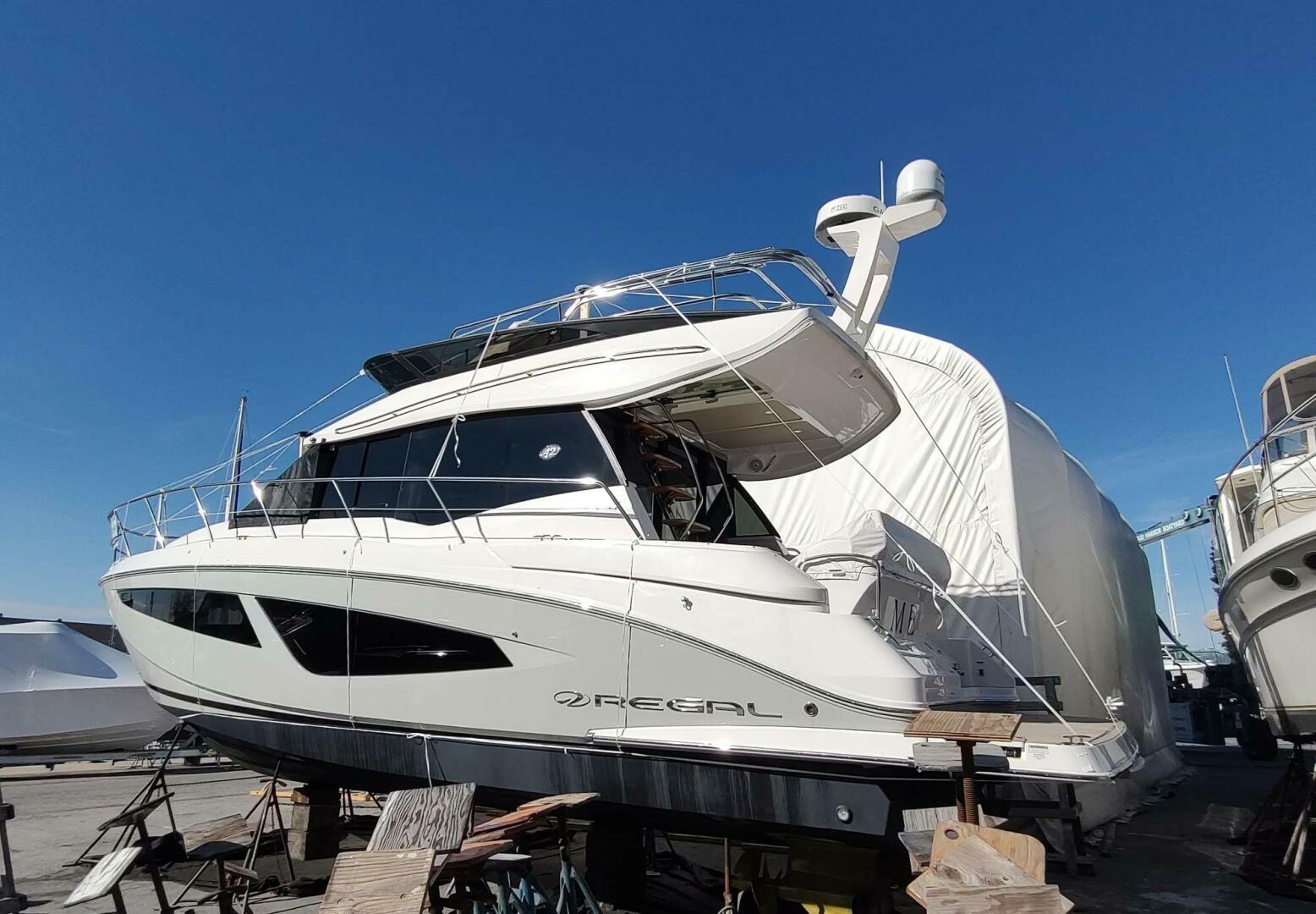2021 Regal 42 FLY - Image 8