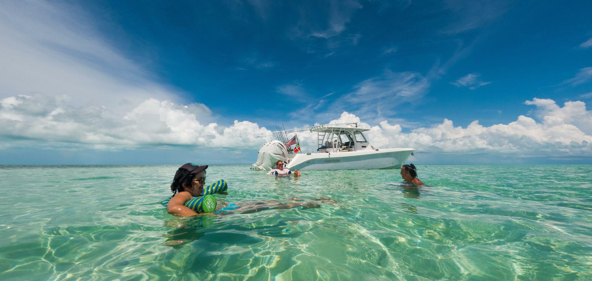 2019 Everglades 355 CC - Image 17