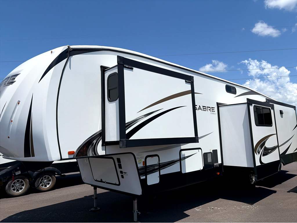 2022 FOREST RIVER SABRE 36BHQ - Image 4