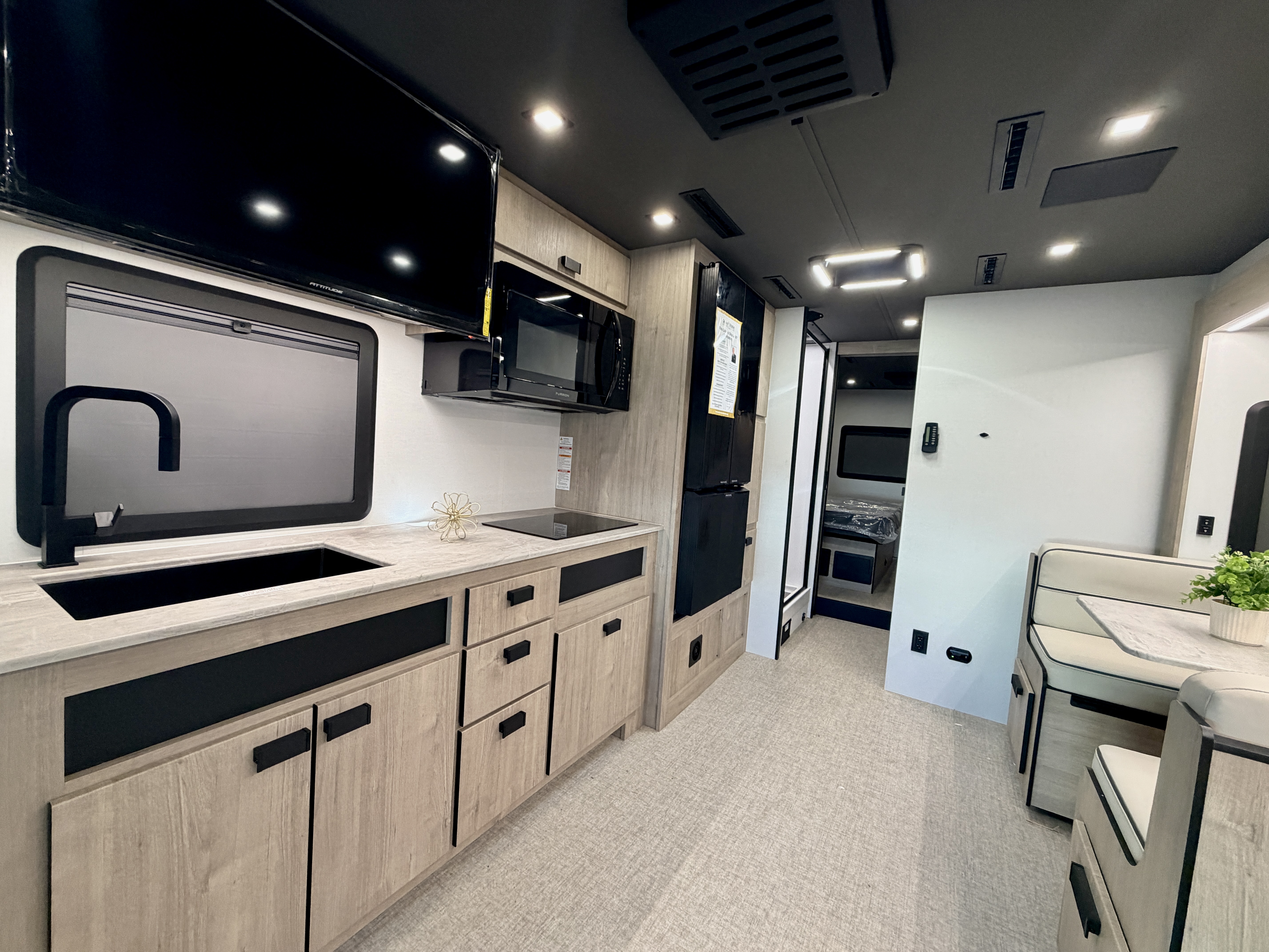 2027 Grand Design LINEAGE SERIES E 30DC - Image 11