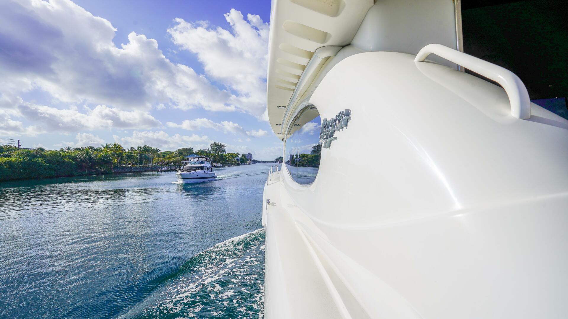 2004 Lazzara Yachts 80 SL - Image 20