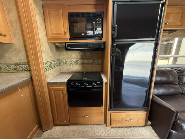 2008 Heartland Cyclone 4012 - Image 10