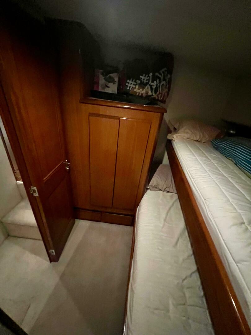 1997 Viking 43 Convertible - Image 40