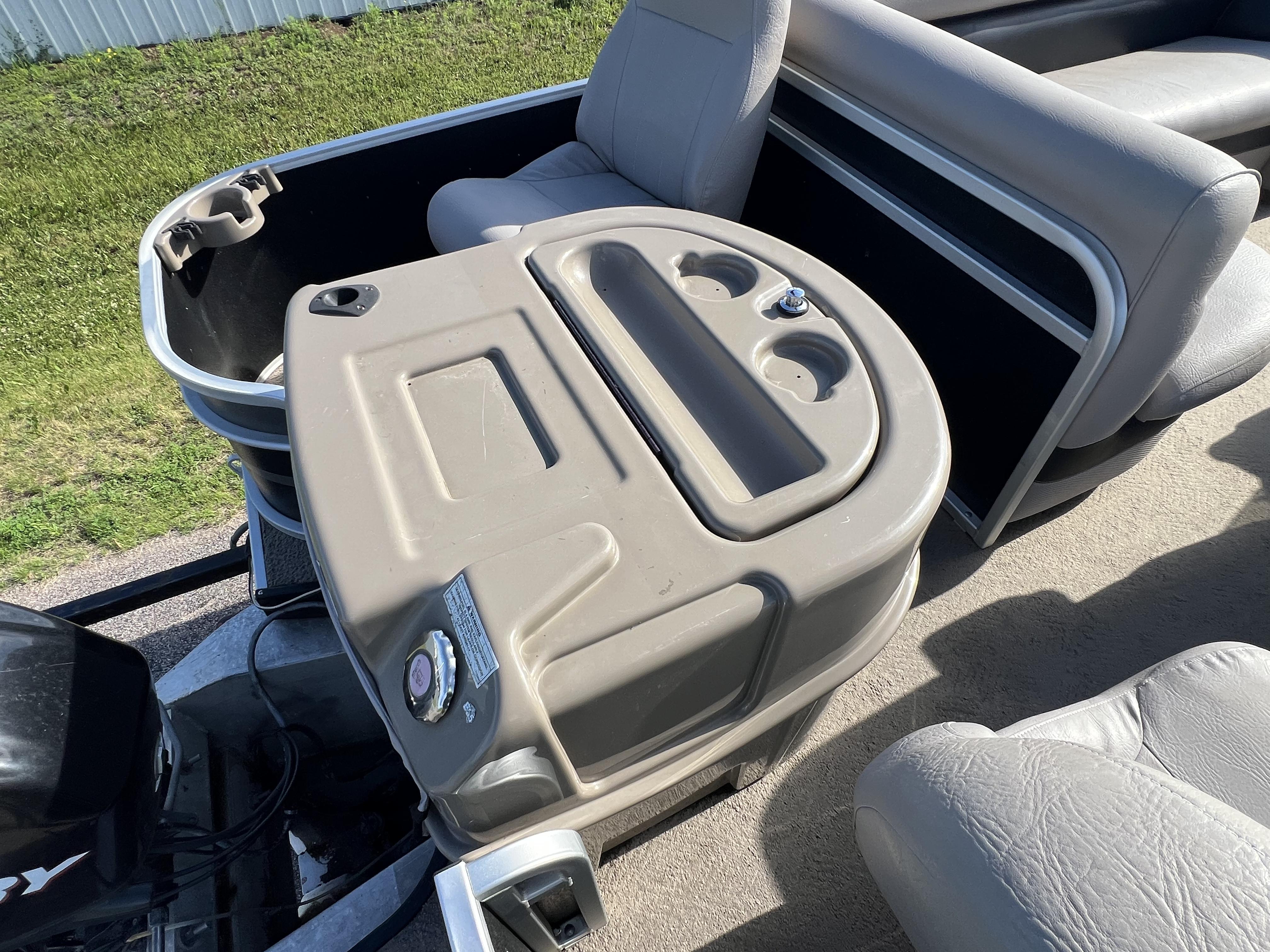 2012 PREMIER 201 EXPLORER - Image 10