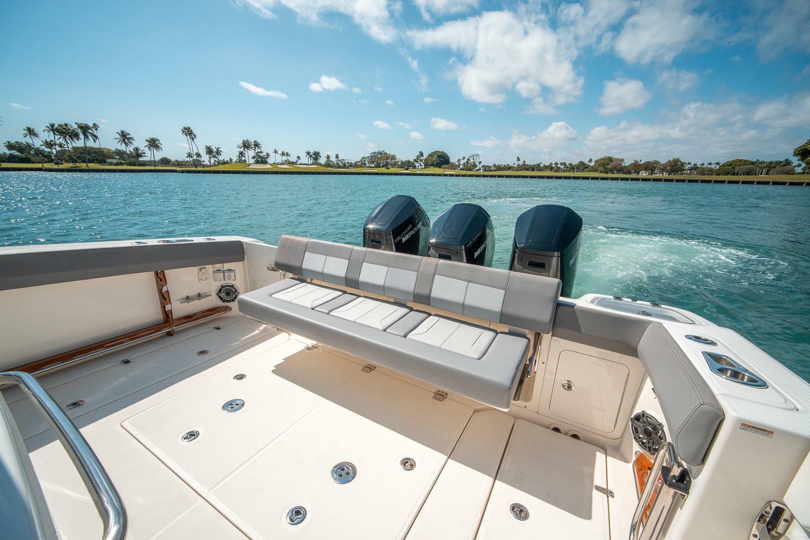 2023 Boston Whaler 420 Outrage - Image 4