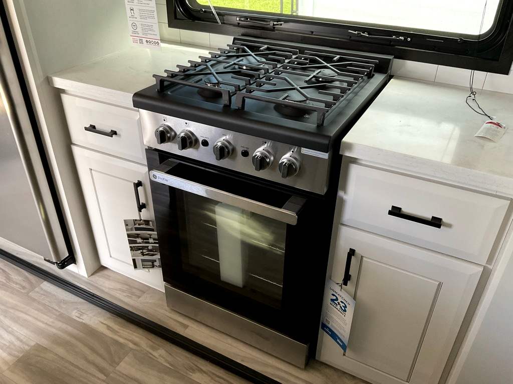 2025 JAYCO PINNACLE 38 FLGS - Image 21