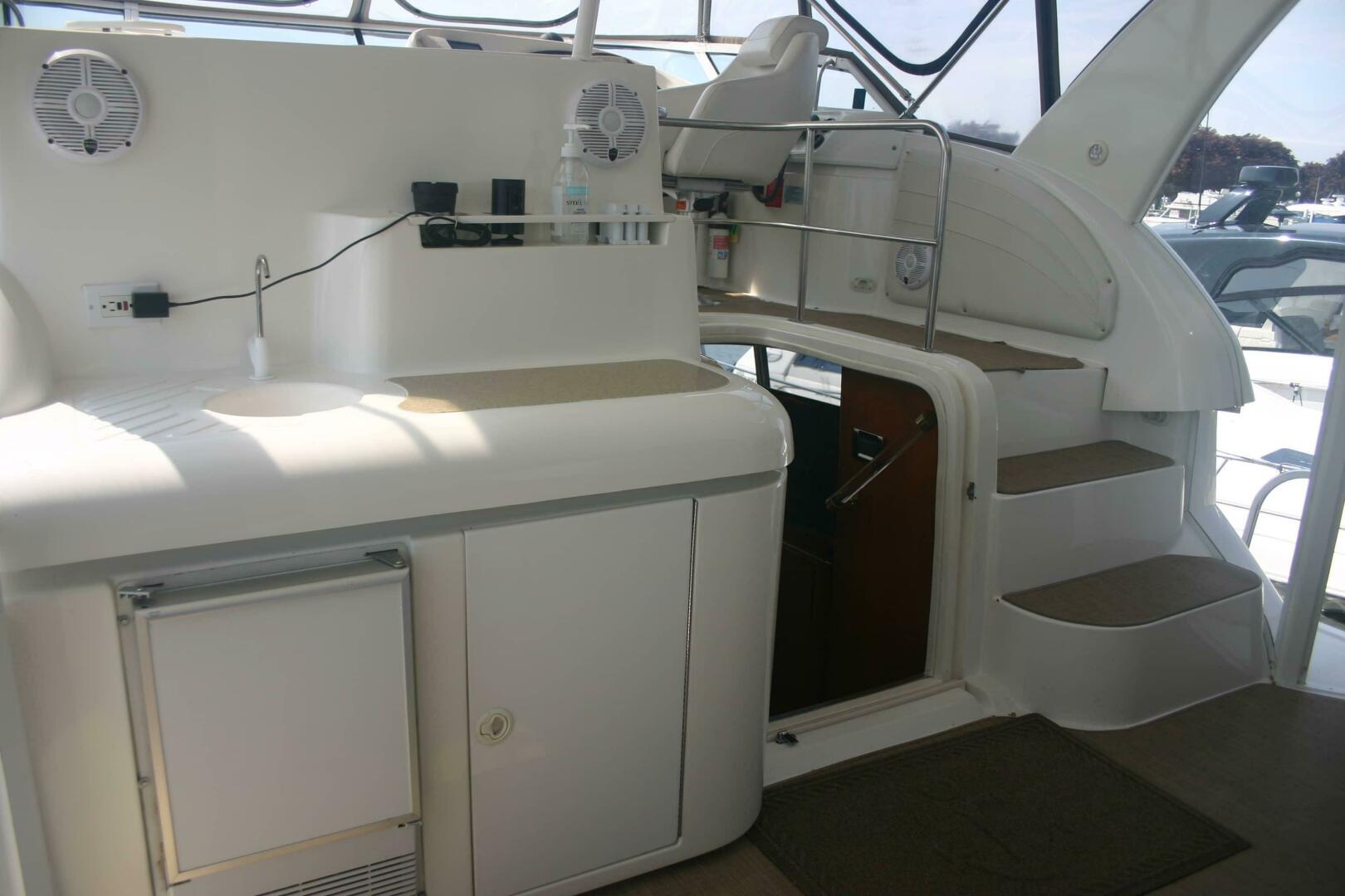 2001 Cruisers Yachts 3750 Motor Yacht - Image 36