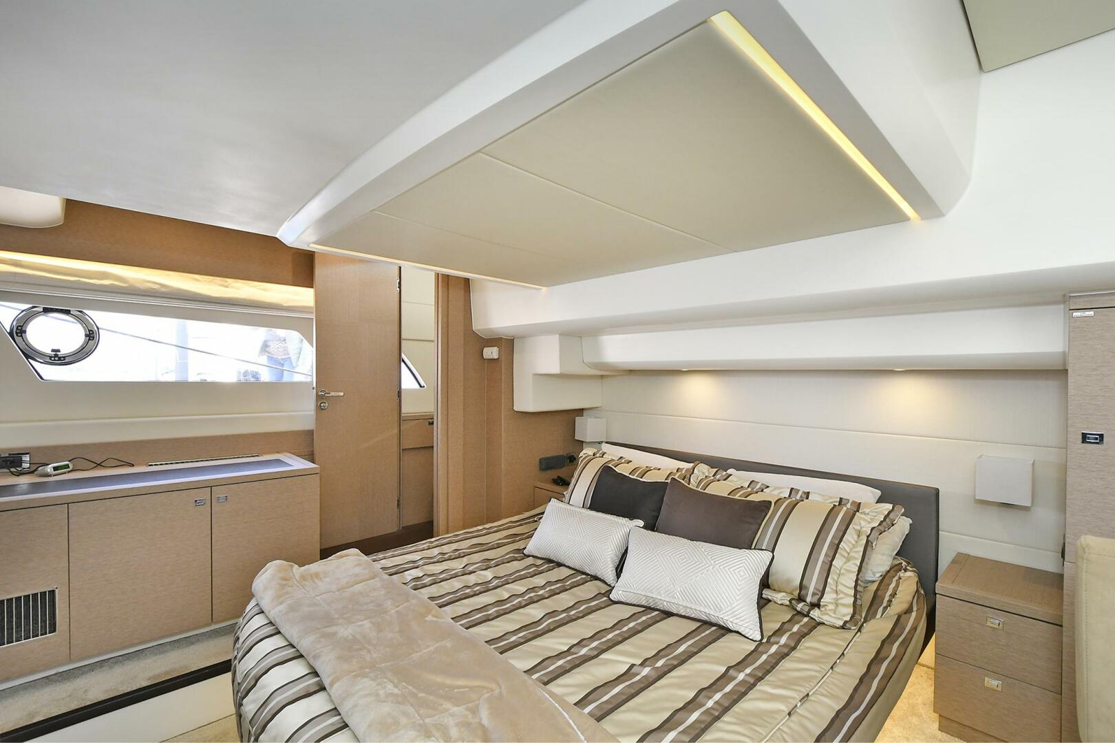 2018 Prestige 560 Fly - Image 57
