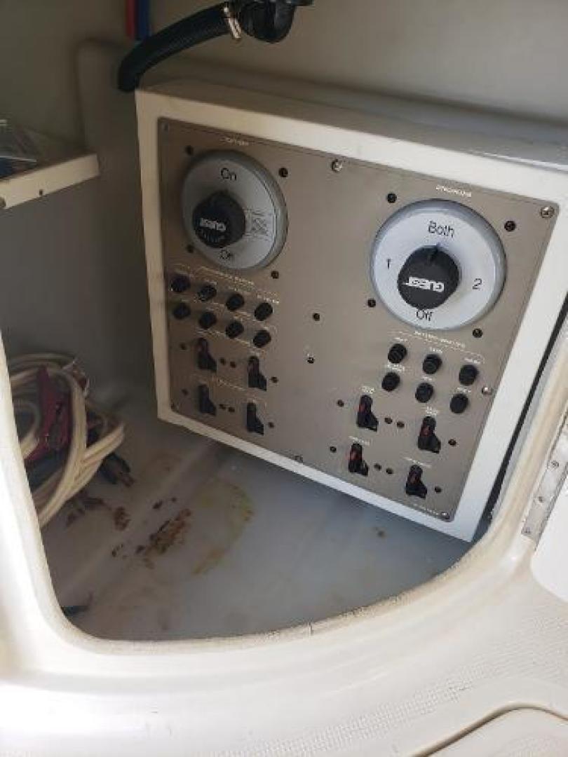 2002 Maxum 4200 SCR - Image 17