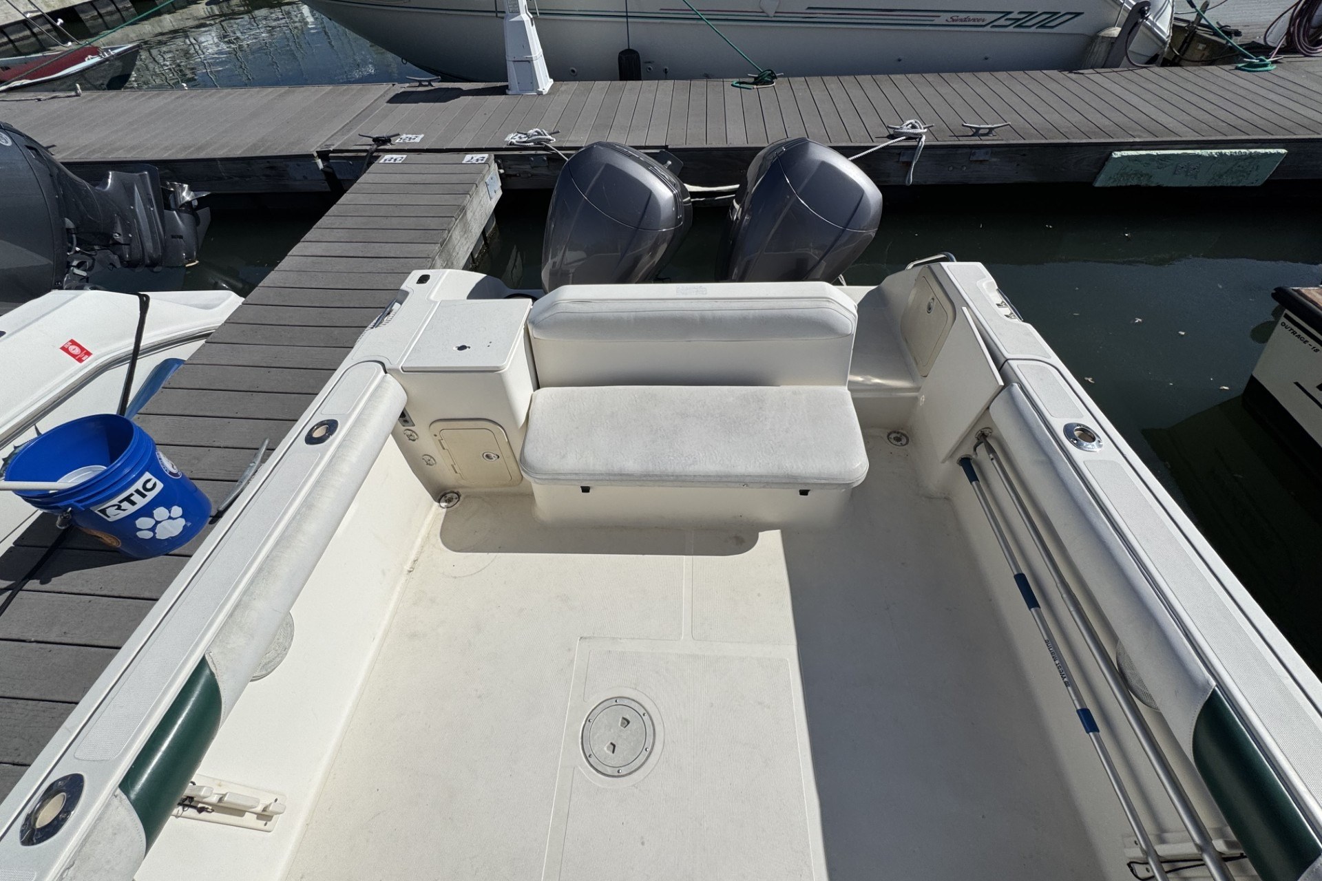 1999 Pursuit 2470 Walkaround - Image 10