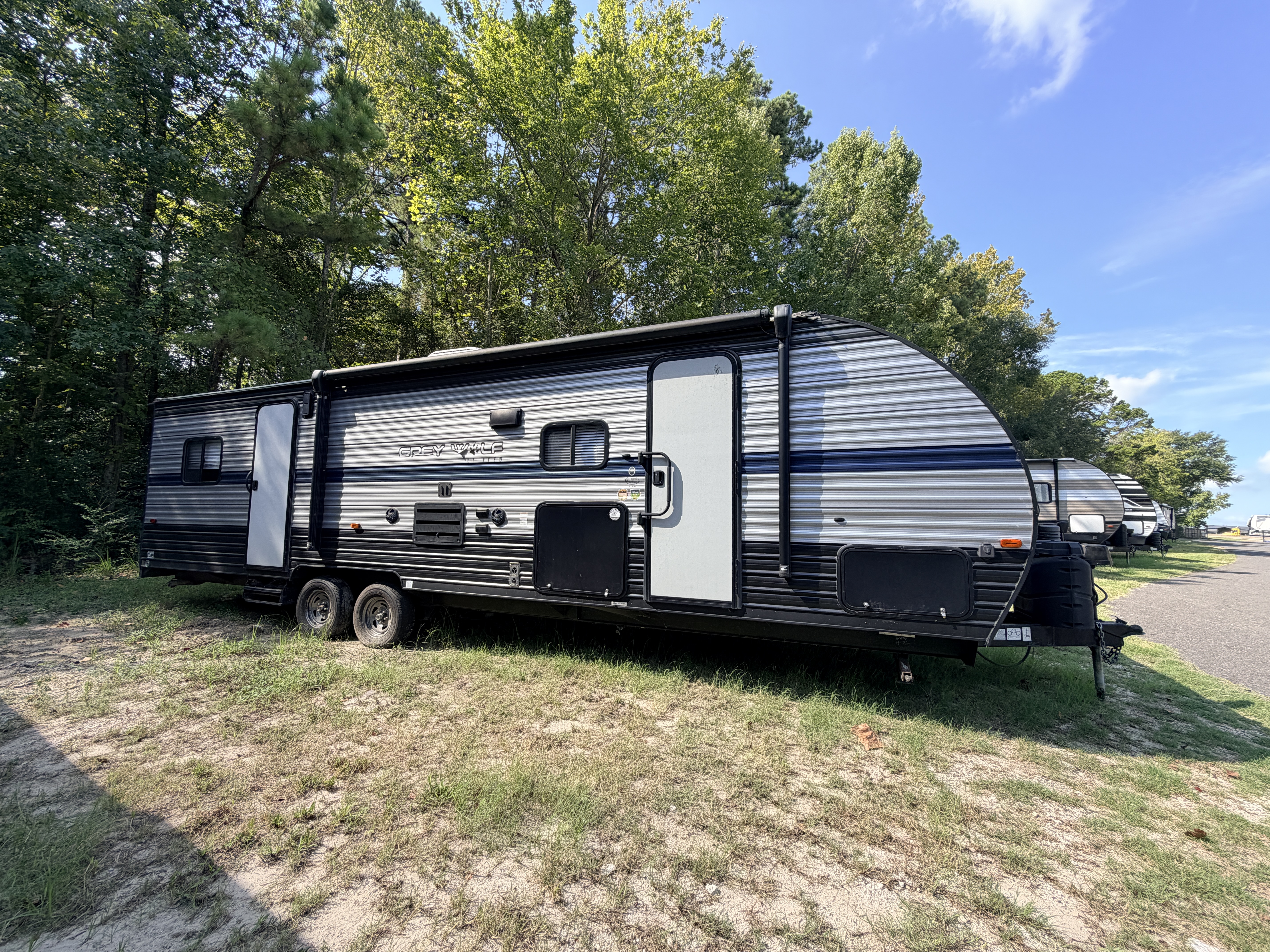 2020 Forest River Cherokee Grey Wolf 27RR - Image 9