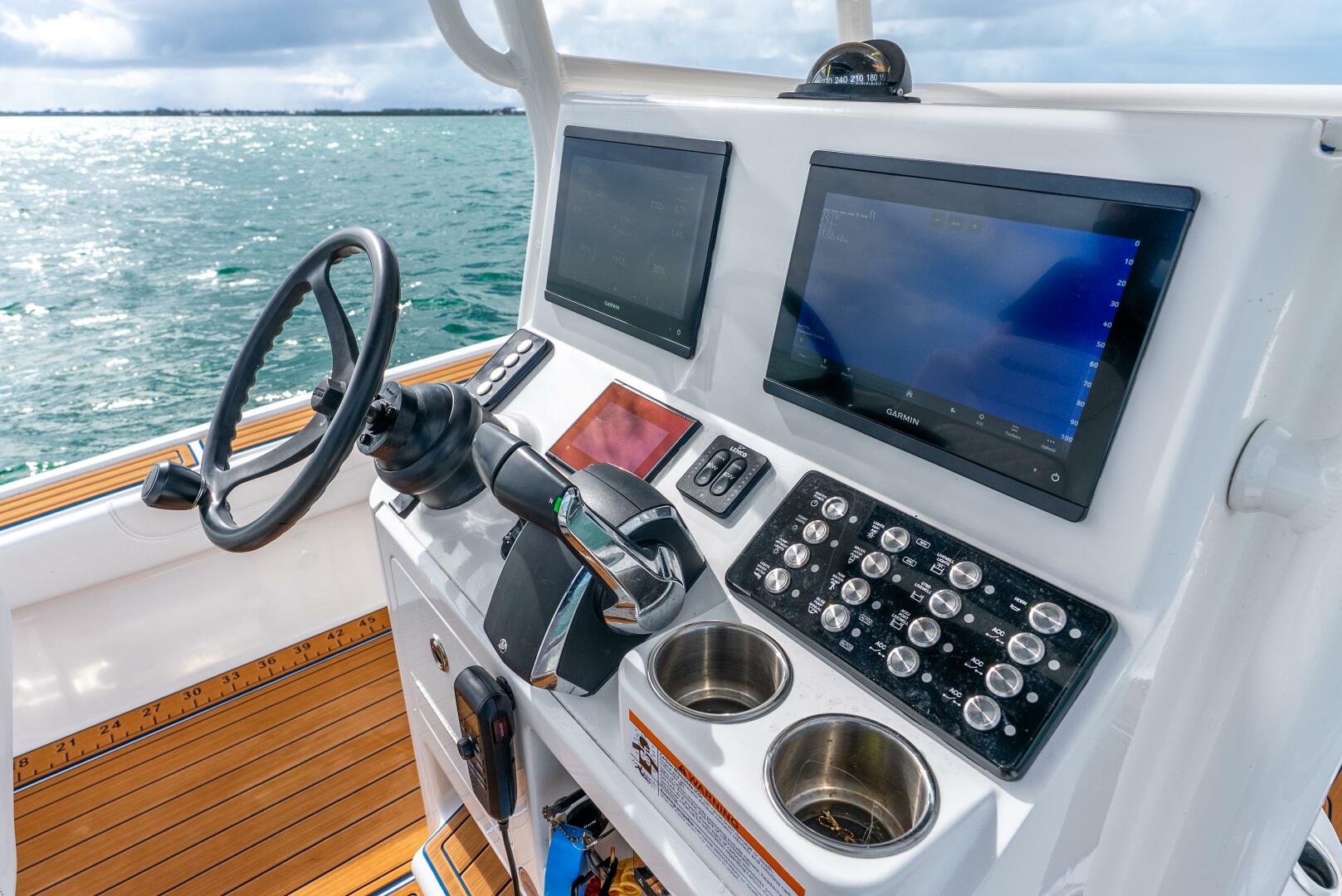 2024 Caymas Hybrid Boat 281 HB - Image 21