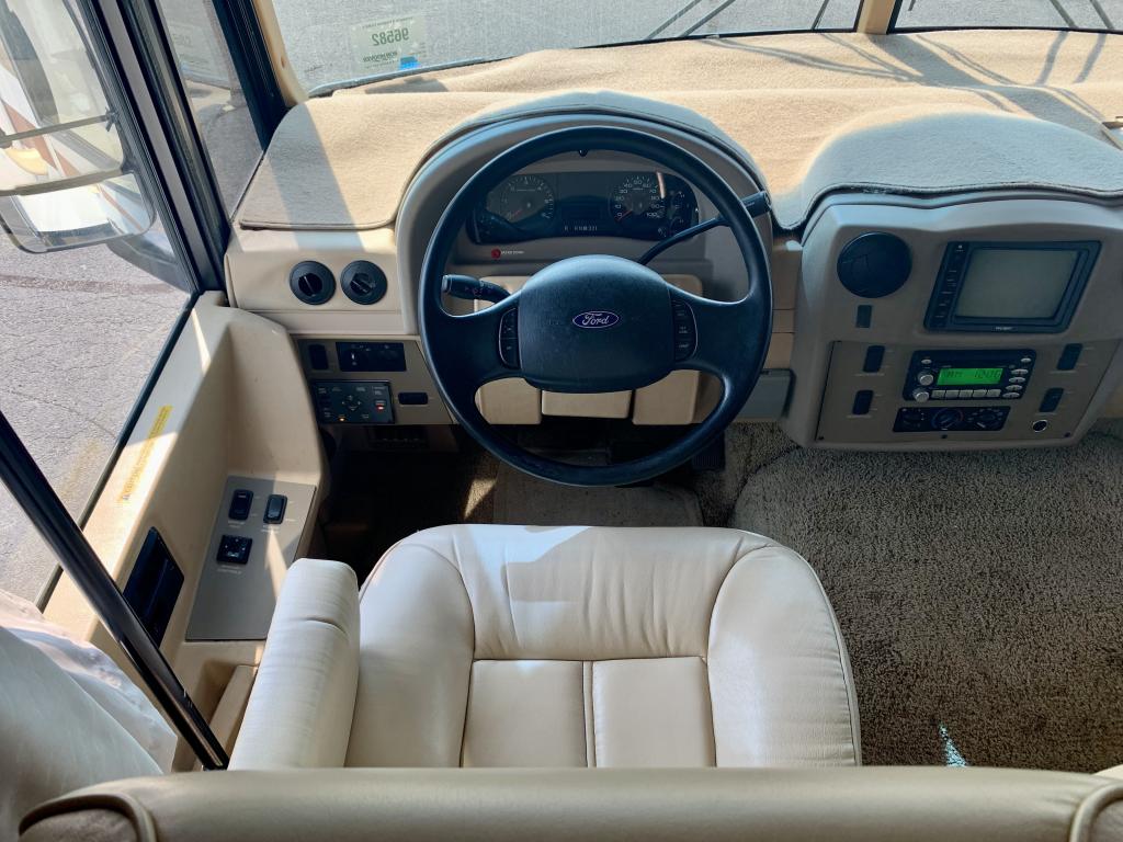 2007 WINNEBAGO VOYAGE 35A FORD - Image 9